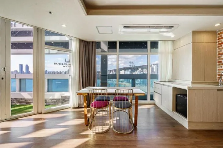 Kitchen or kitchenette in Gwangalli Hotel primavera in Busan