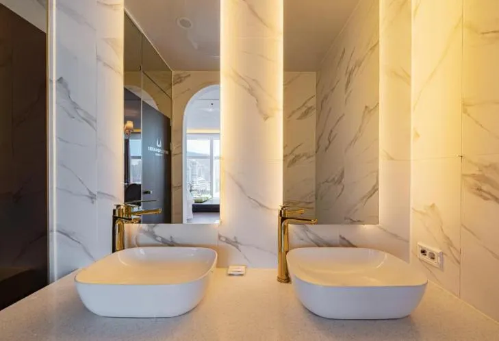 Toilet in Gwangalli Hotel primavera in Busan