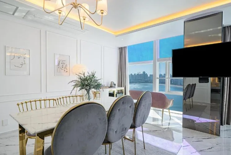 TV and multimedia in Gwangalli Hotel primavera in Busan