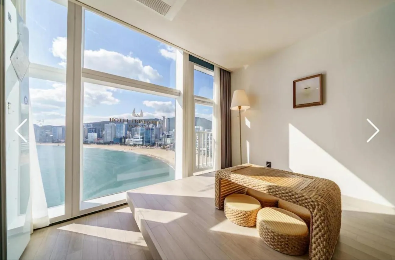 Seating area in Gwangalli Hotel primavera in Busan