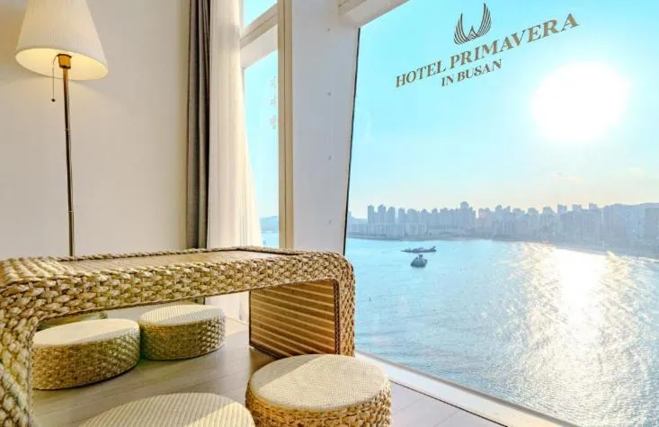 Seating area in Gwangalli Hotel primavera in Busan