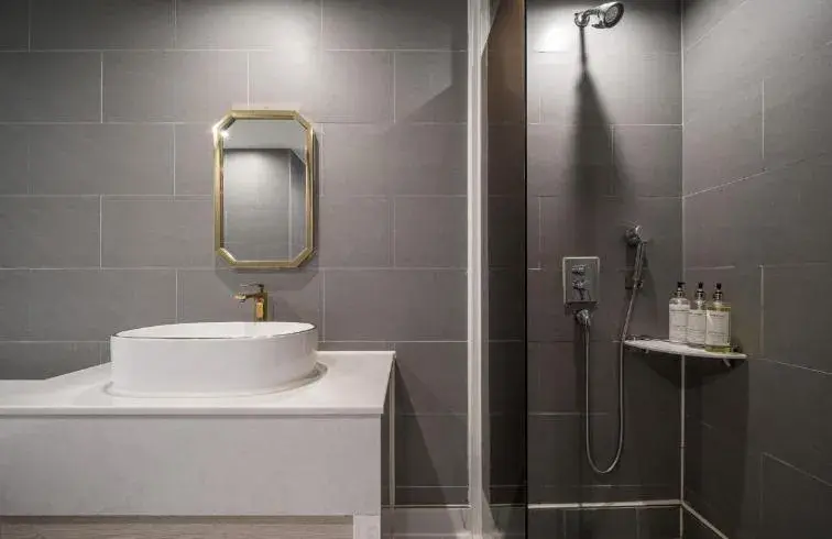 Shower in Gwangalli Hotel primavera in Busan Shower in Gwangalli Hotel primavera in Busan