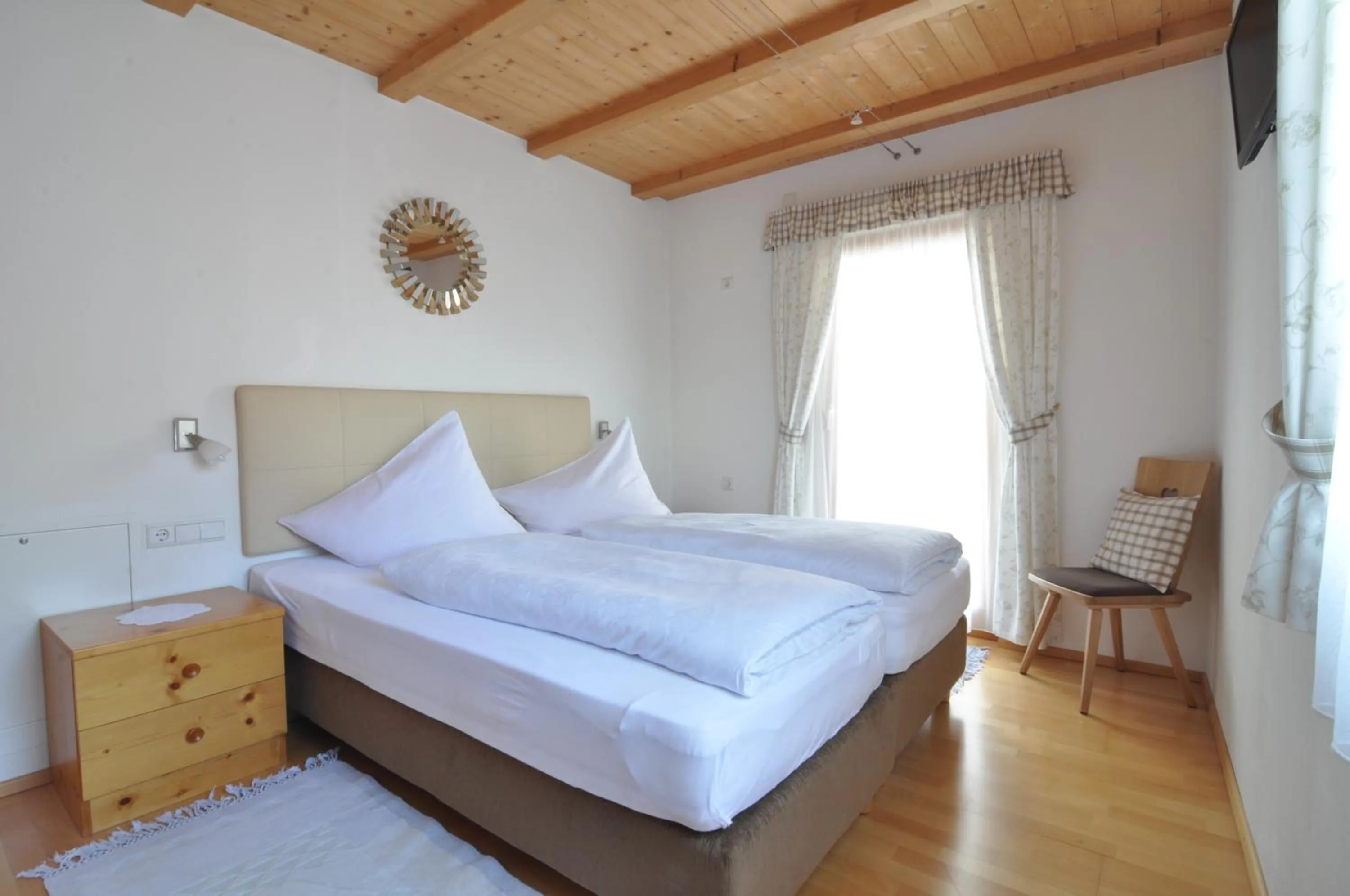 Bedroom, Bed in Hotel Traube - Stelvio