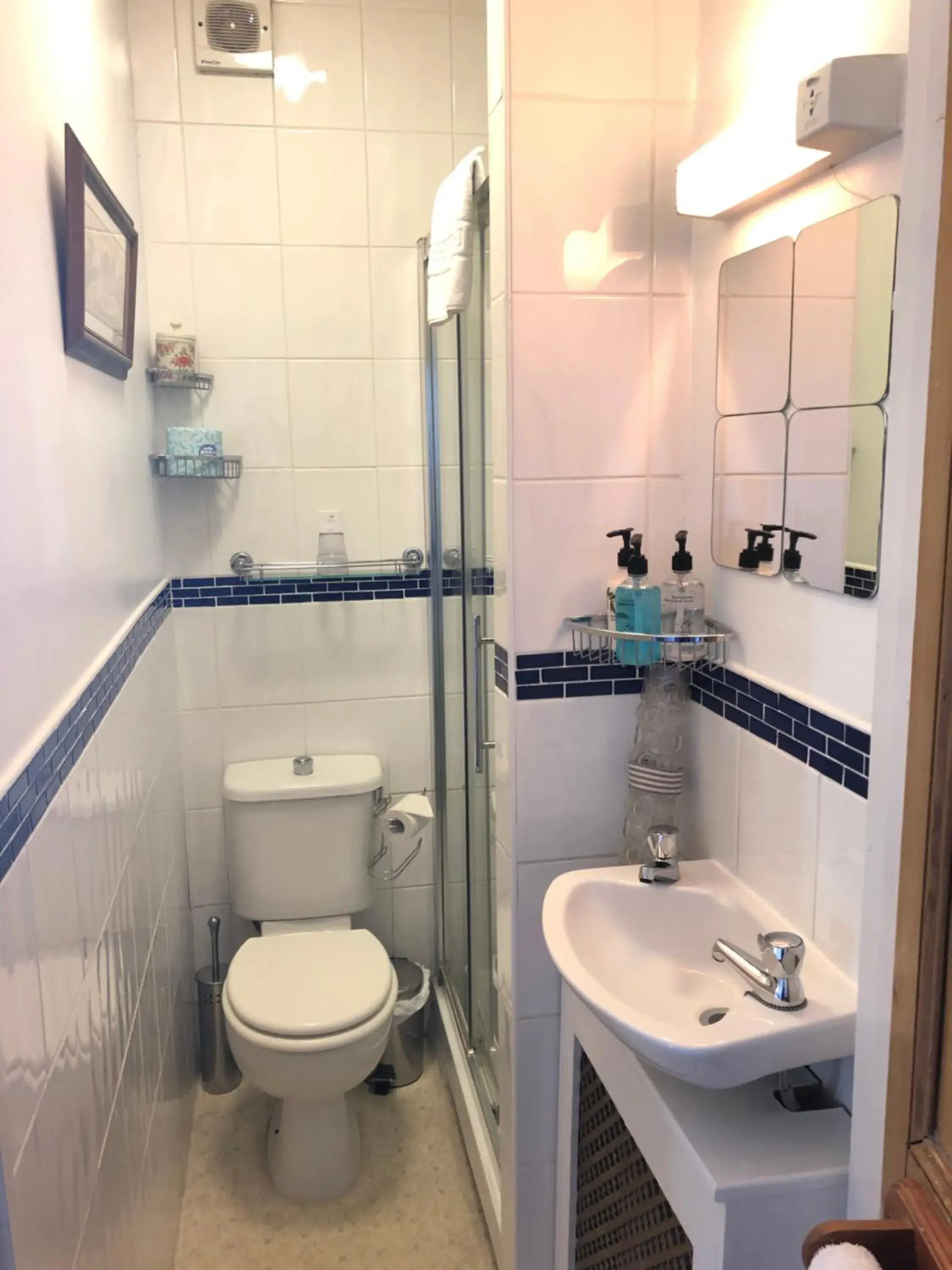 Twin Room - single occupancy in Devonshire House Twin Room - single occupancy in Devonshire House