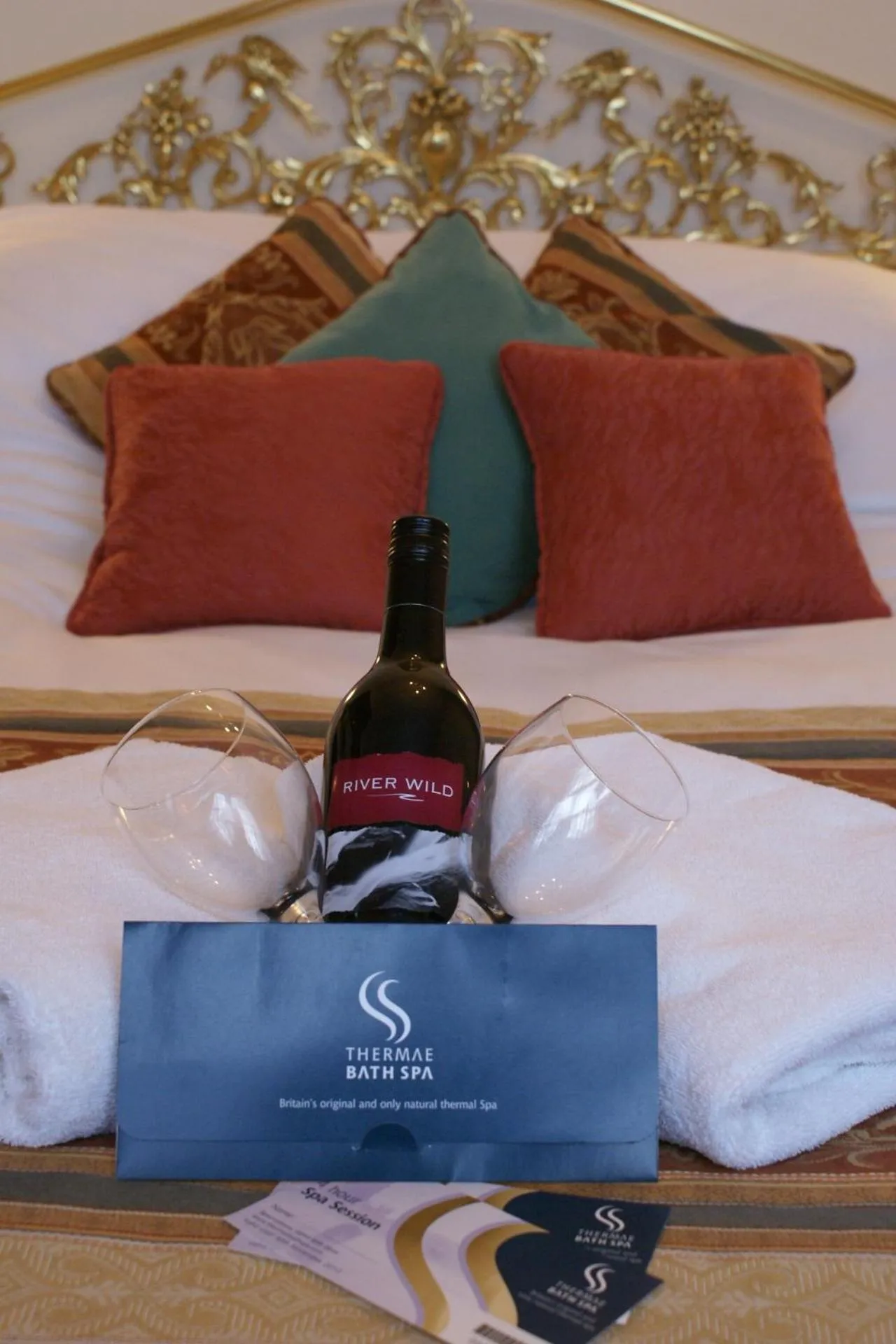 Alcoholic drinks, Bed in Devonshire House