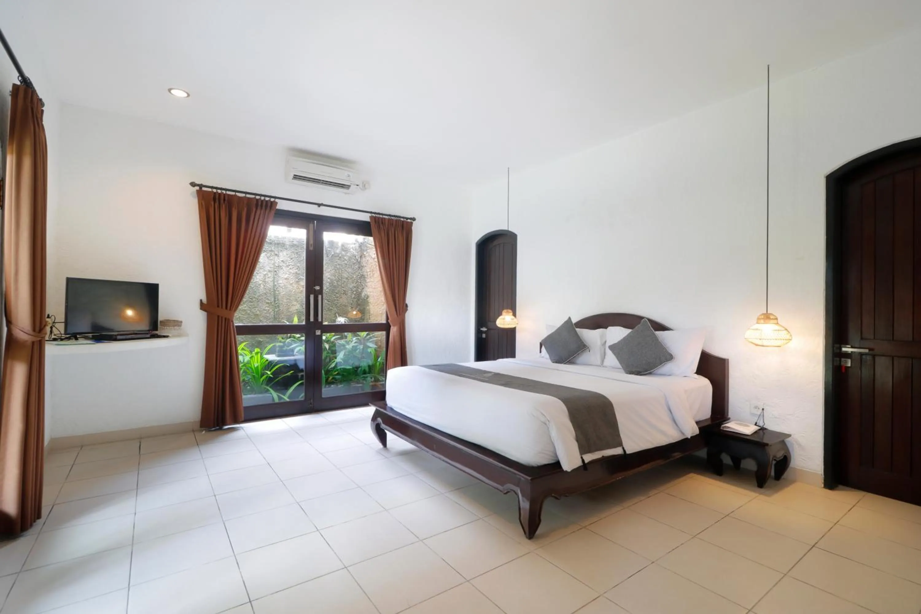 Photo of the whole room, Bed in Singgah Villas Seminyak