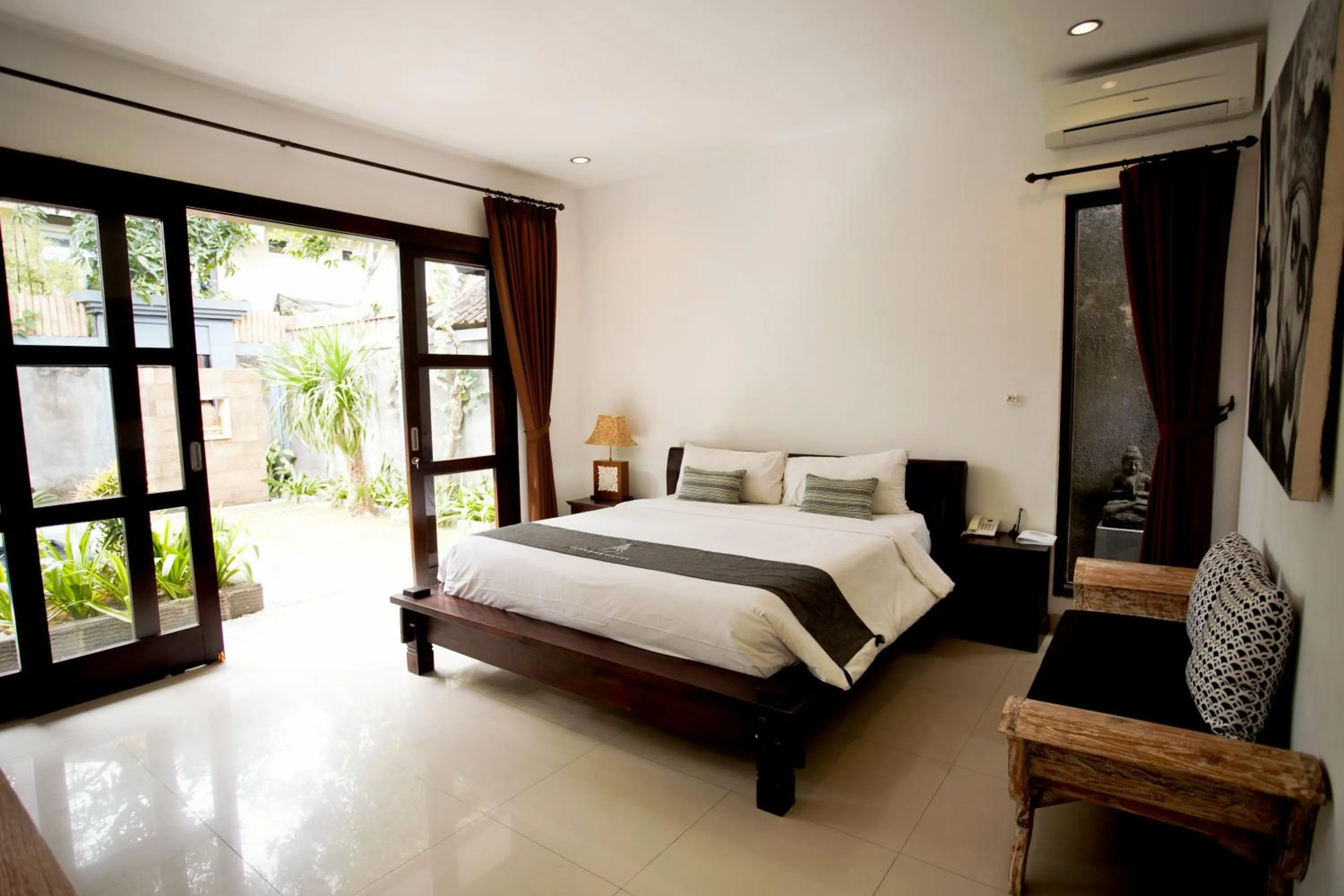 TV and multimedia, Bed in Singgah Villas Seminyak