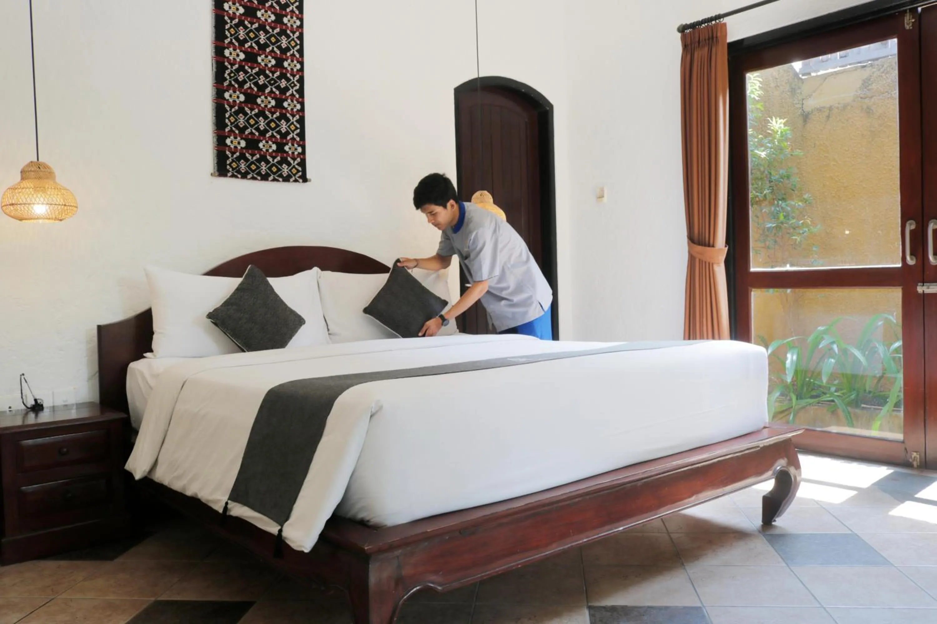 Staff, Bed in Singgah Villas Seminyak