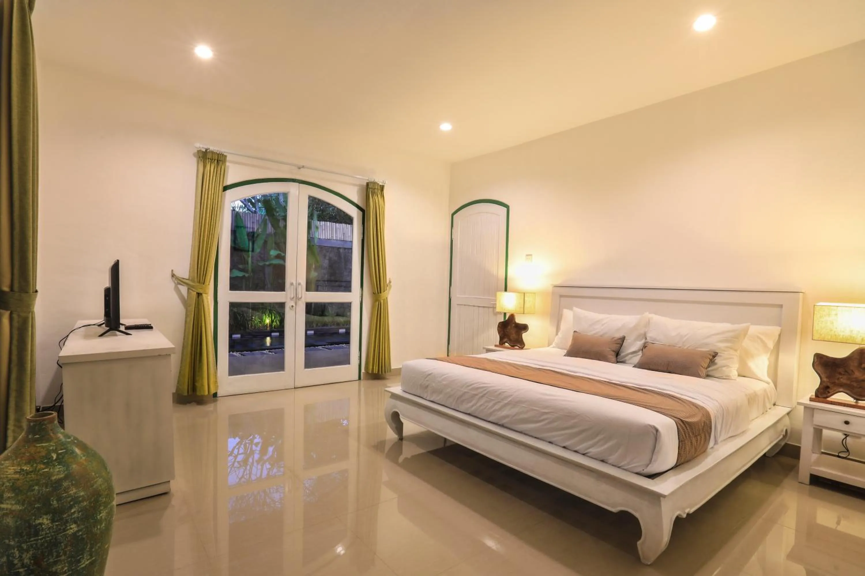Bed in Singgah Villas Seminyak