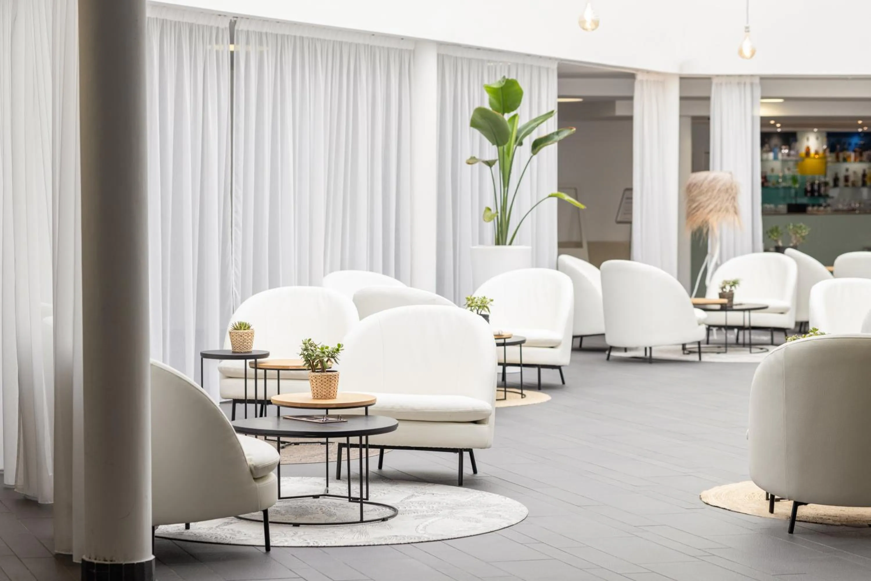 Lounge or bar in Hôtel Serge Blanco - Relais Thalasso & Spa