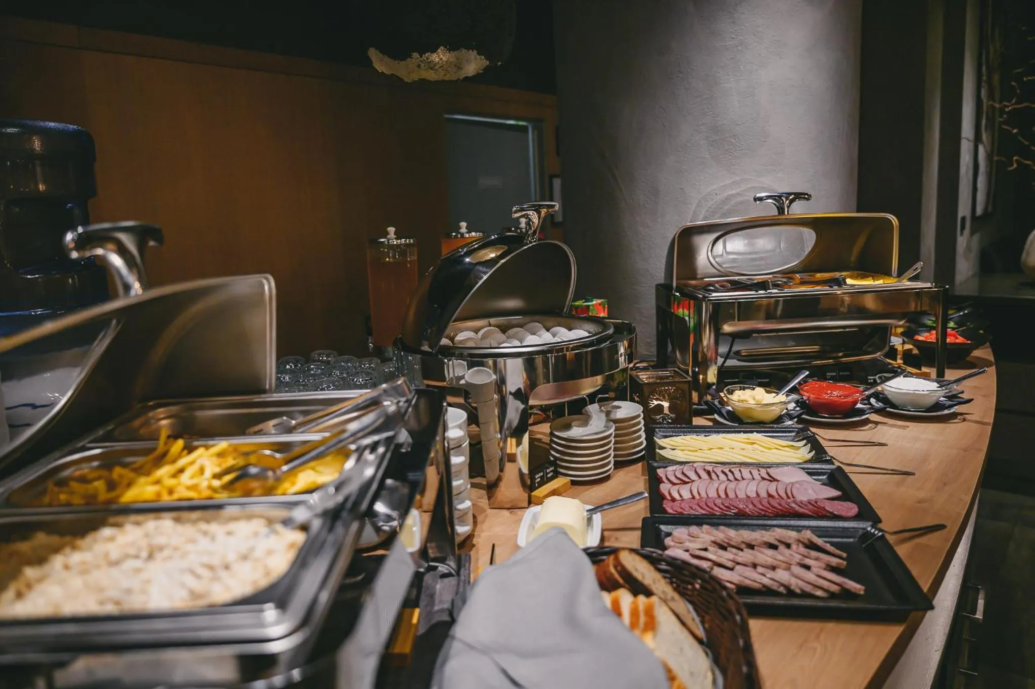 Restaurant/places to eat in Liva Hotel