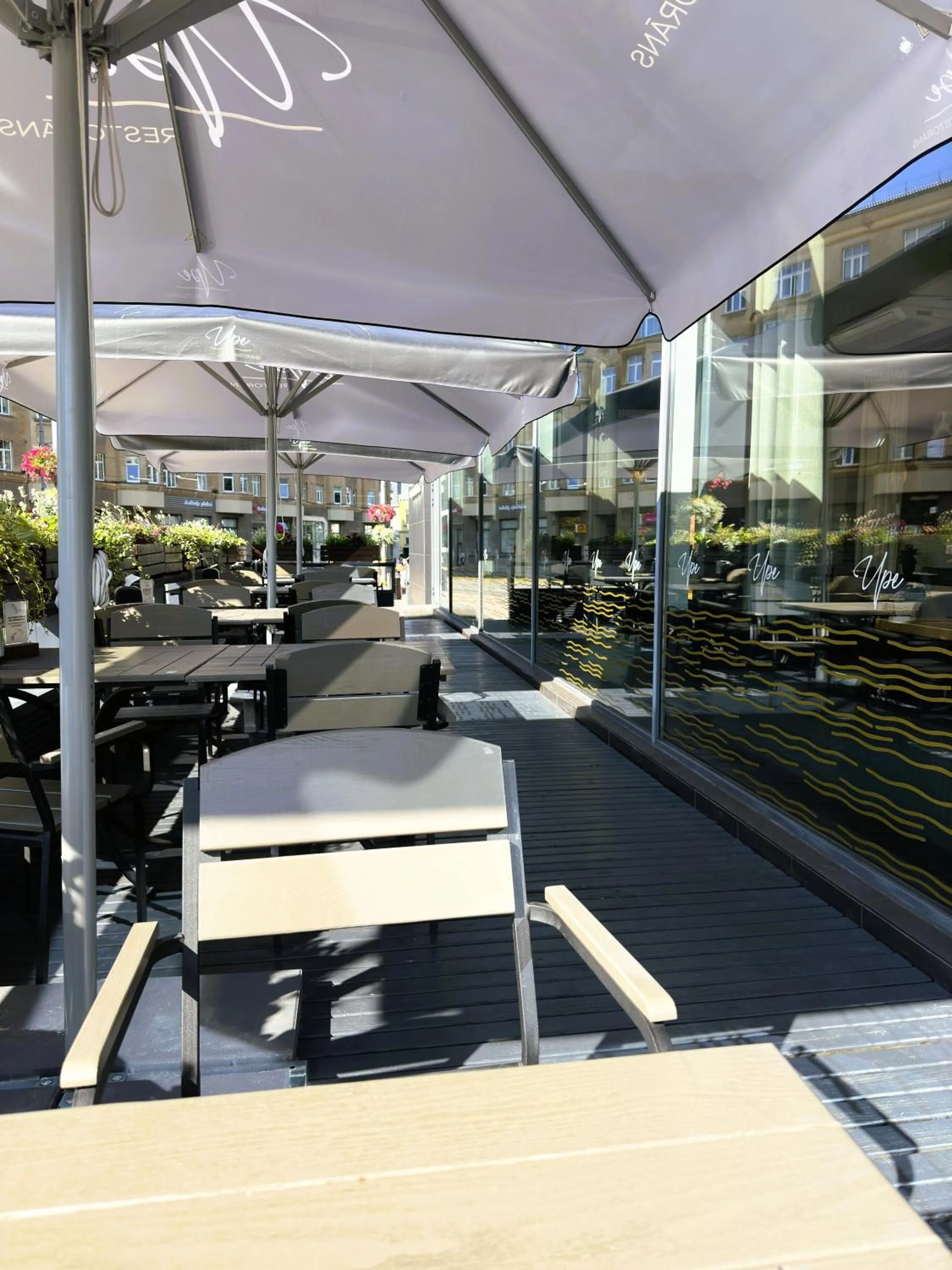 Restaurant/places to eat in Liva Hotel