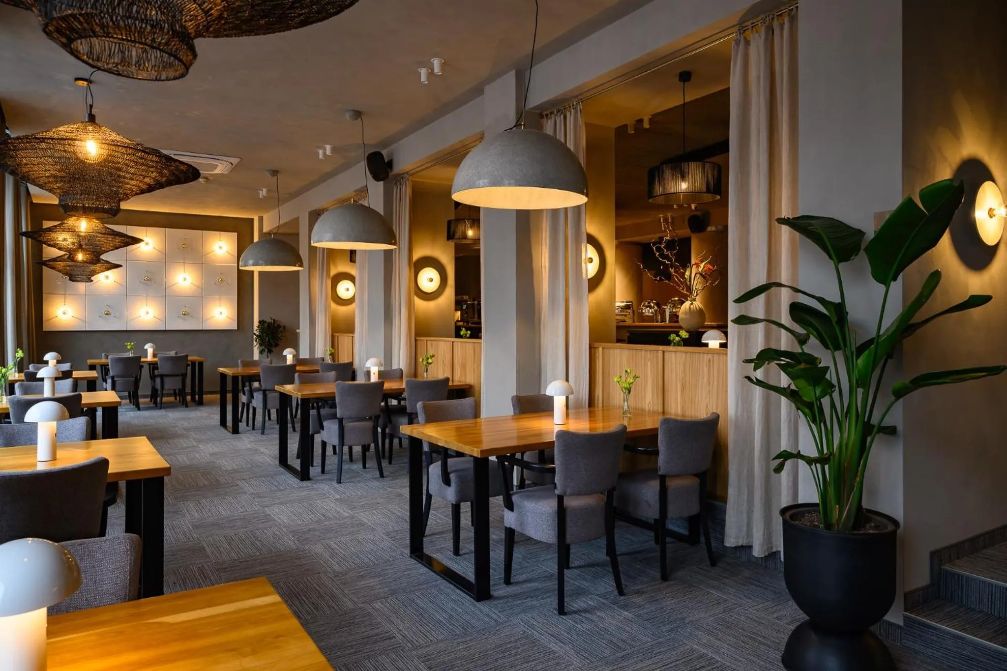 Restaurant/places to eat in Liva Hotel