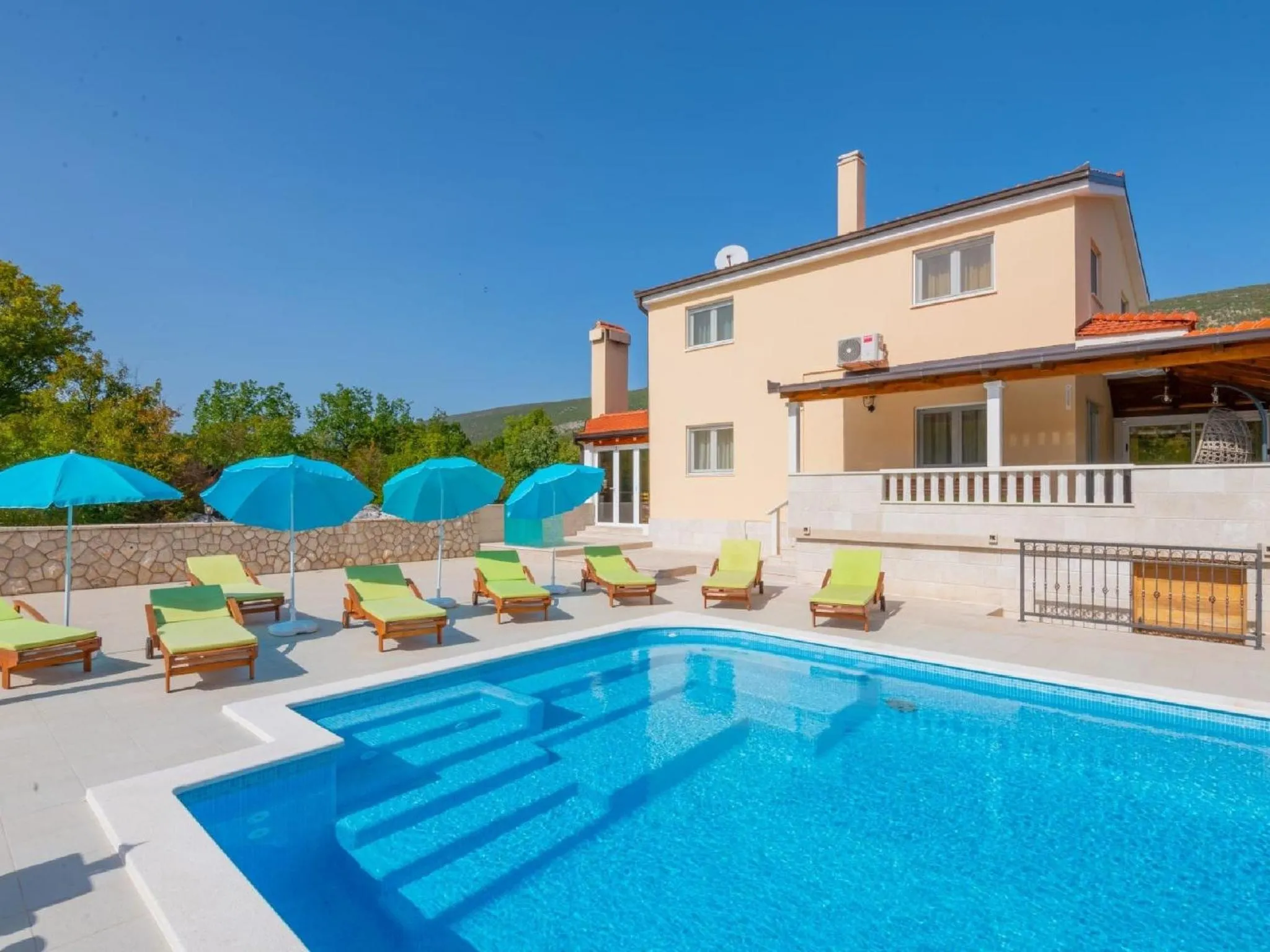 Villa Secret Beauty with Heated Saltwater Pool