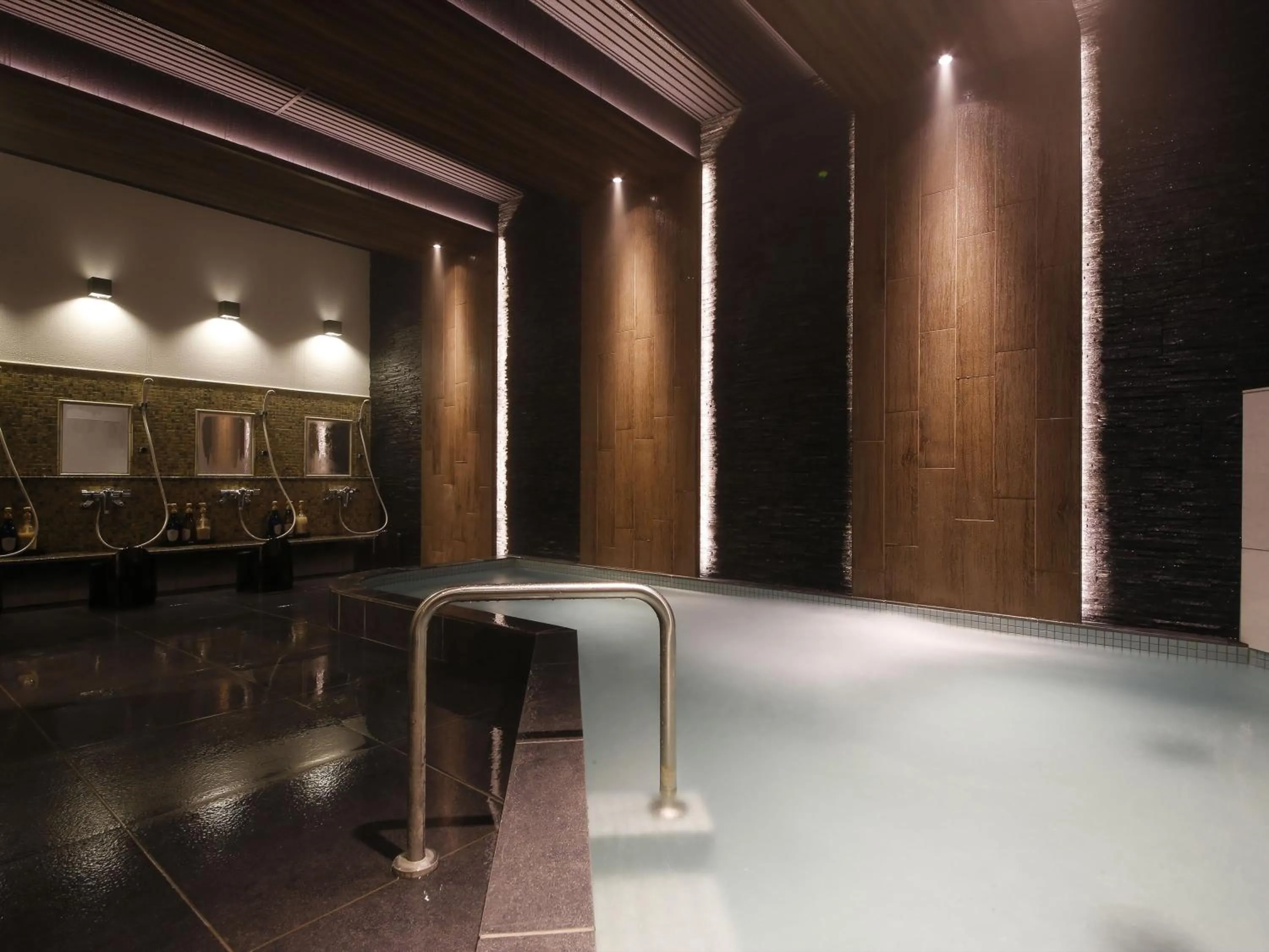 Public Bath in Bishoku no Kakurega Provence