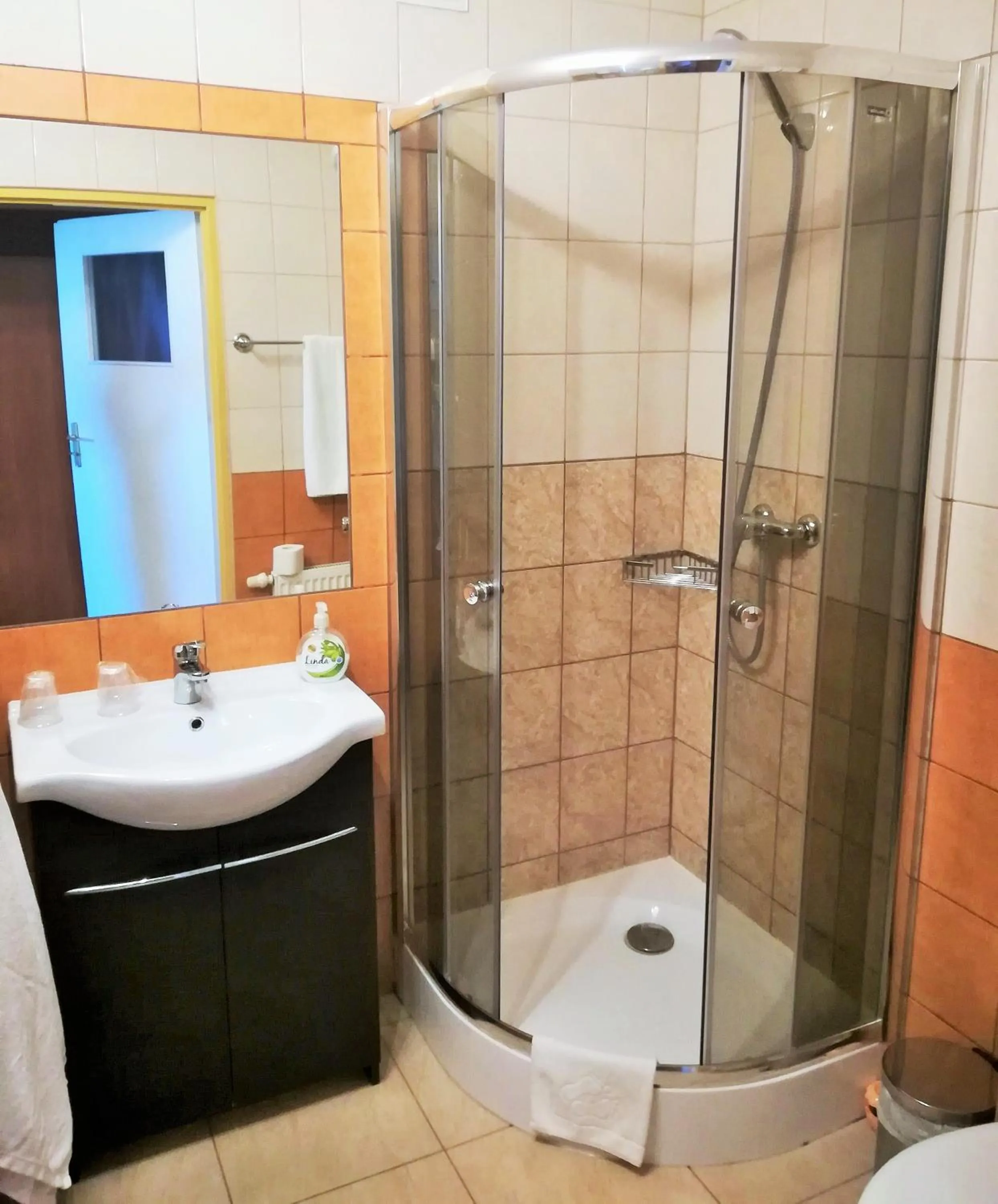 Twin Room in Hotel TIREST