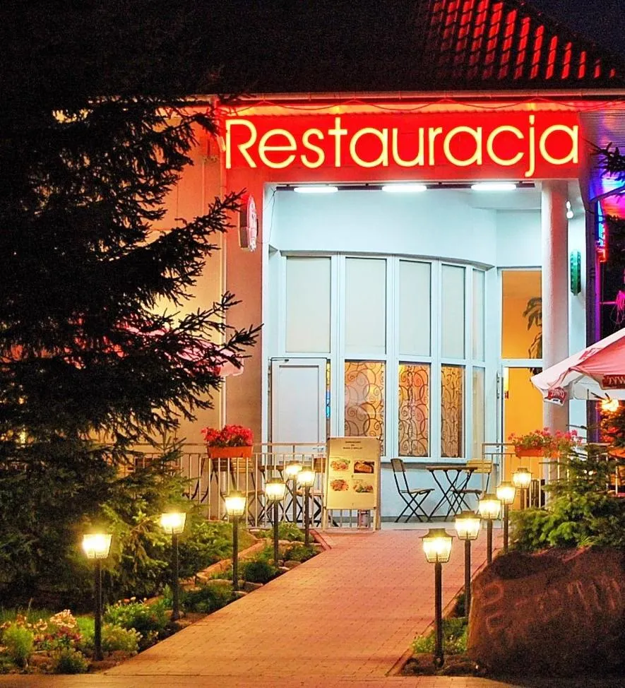 Restaurant/places to eat in Hotel TIREST