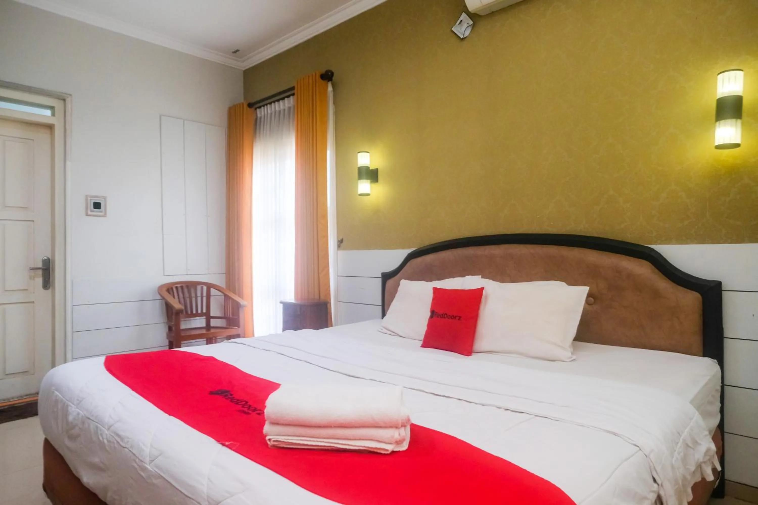 Bedroom, Bed in RedDoorz Plus near Adisucipto Airport 2