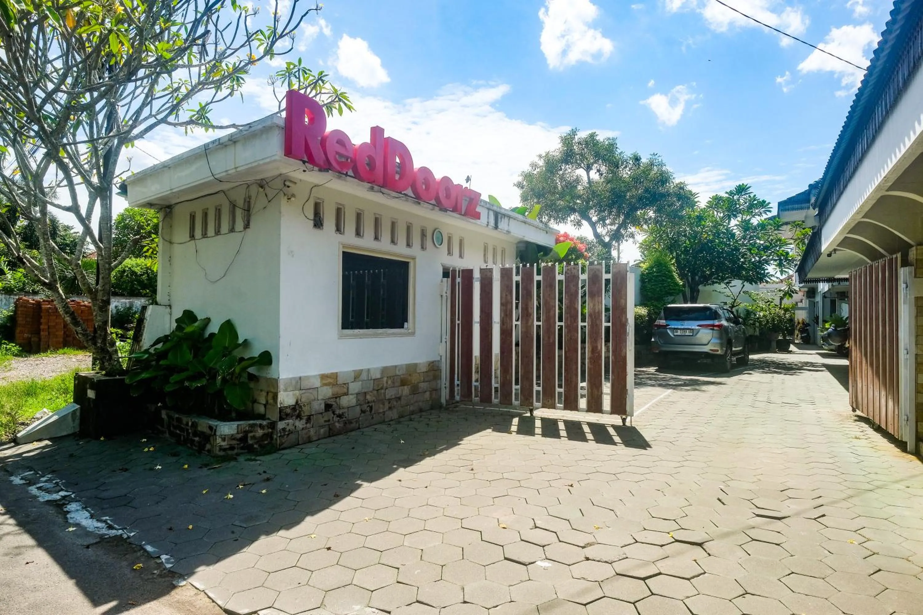 Property building in RedDoorz Plus near Adisucipto Airport 2