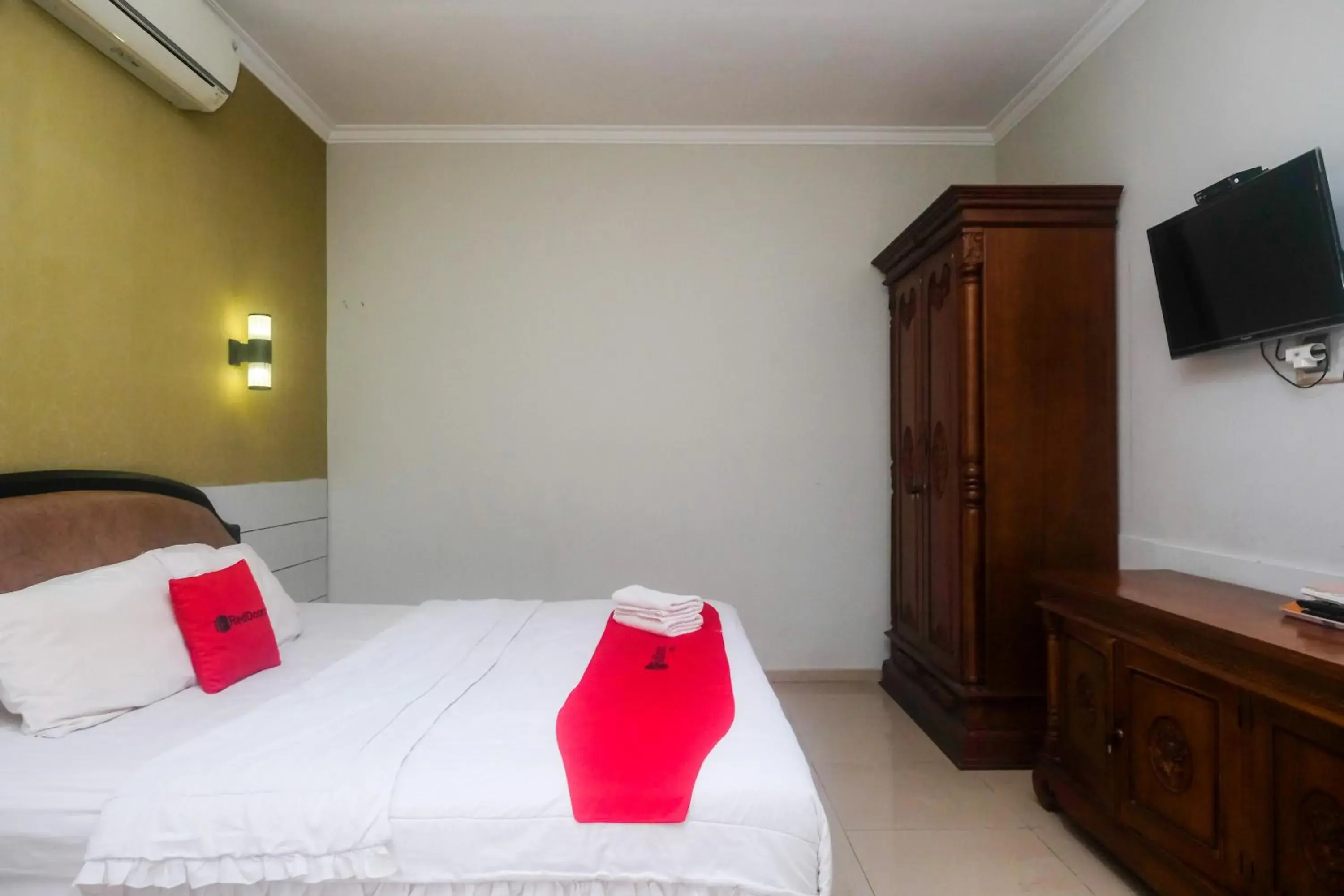 Bedroom, Bed in RedDoorz Plus near Adisucipto Airport 2 Bedroom, Bed in RedDoorz Plus near Adisucipto Airport 2