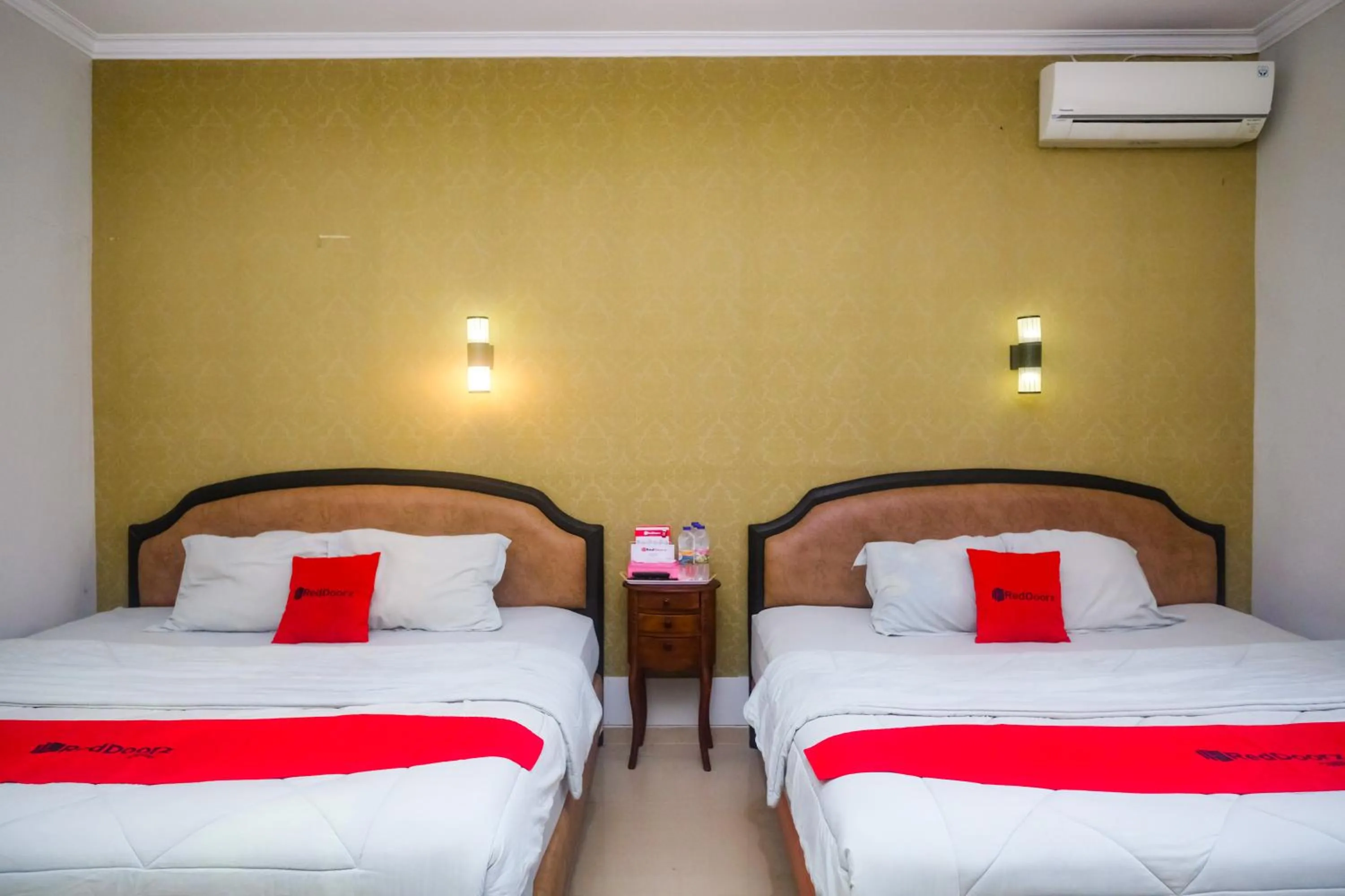 Bedroom, Bed in RedDoorz Plus near Adisucipto Airport 2
