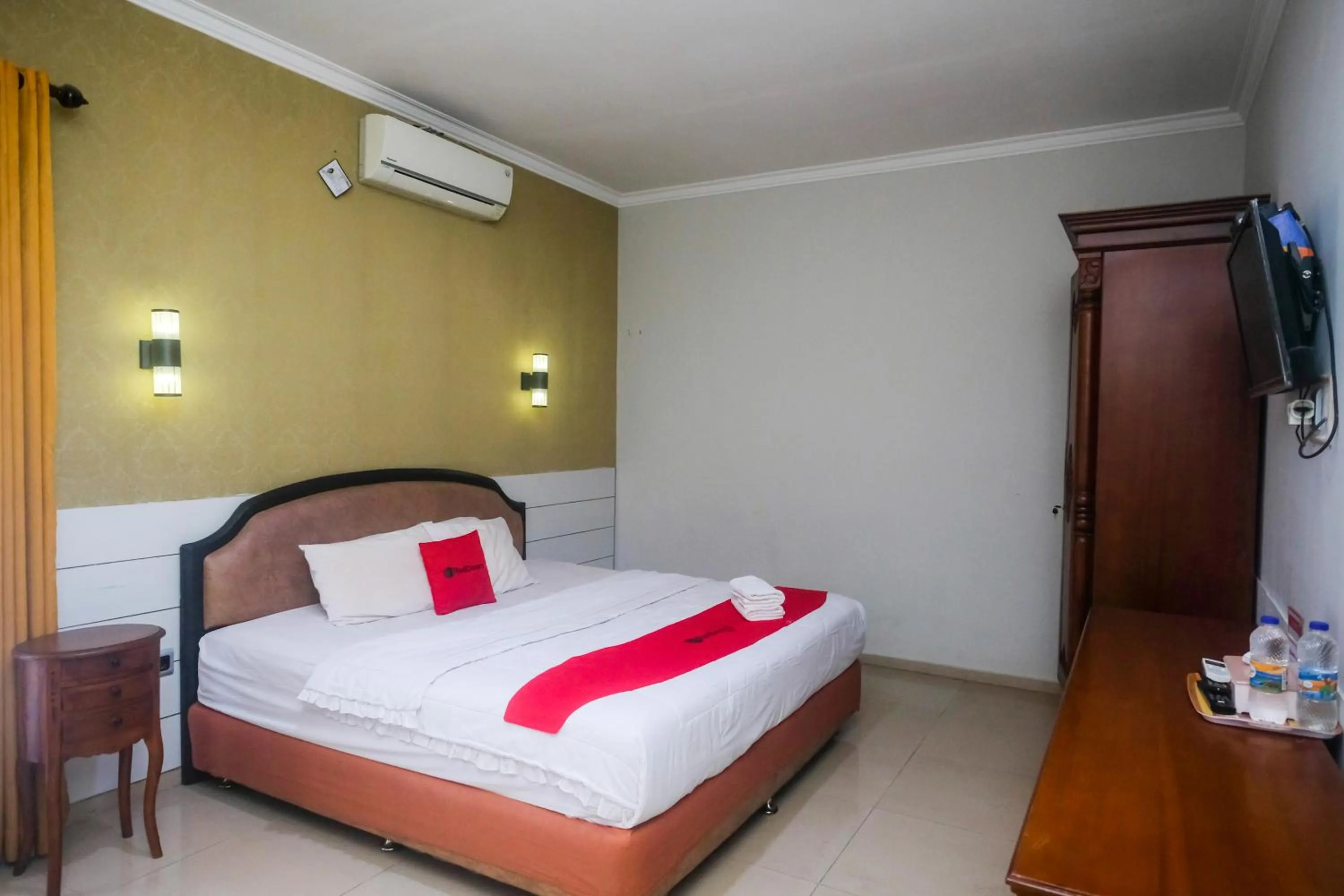 Bedroom, Bed in RedDoorz Plus near Adisucipto Airport 2