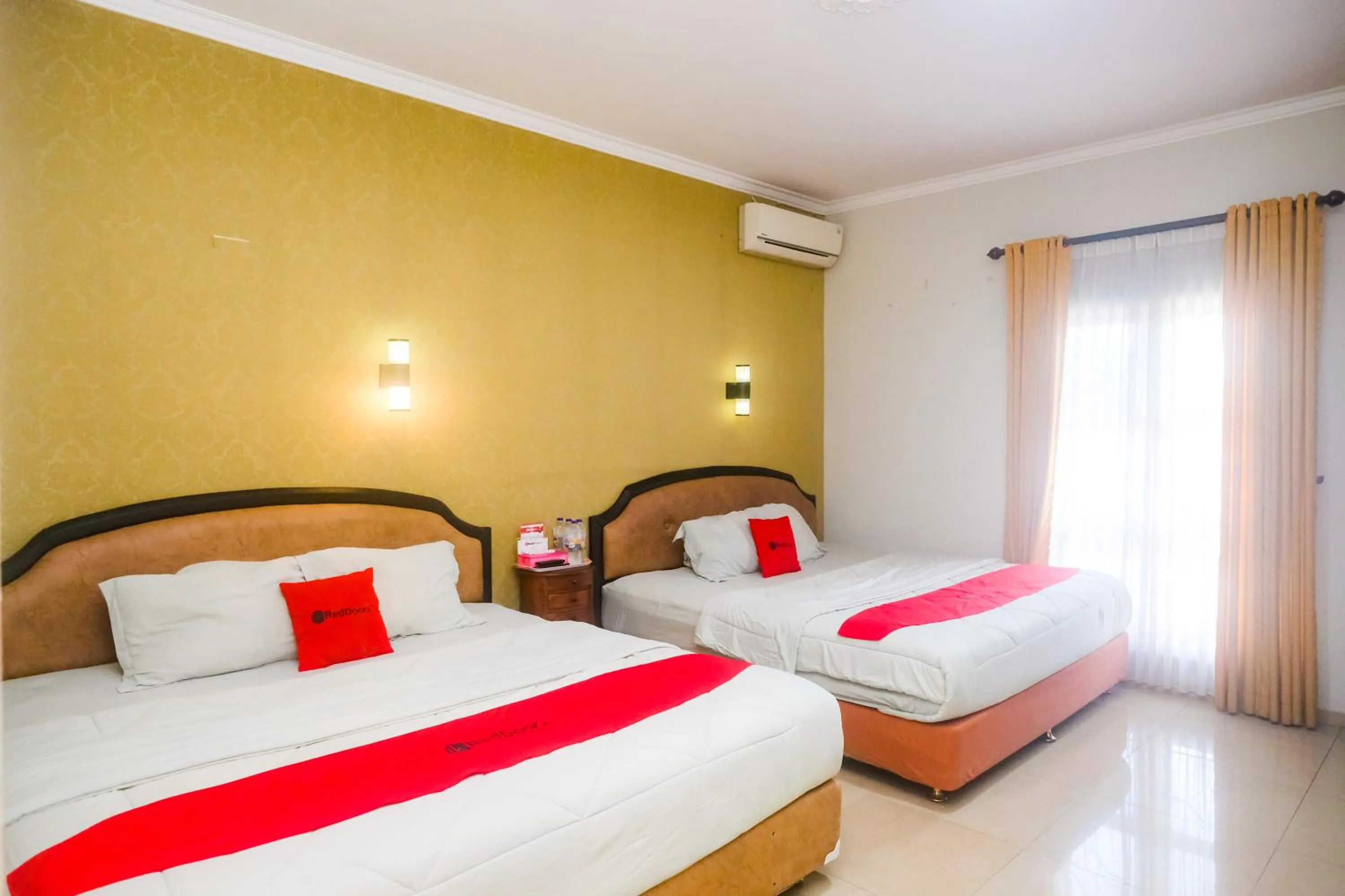 Bedroom, Bed in RedDoorz Plus near Adisucipto Airport 2