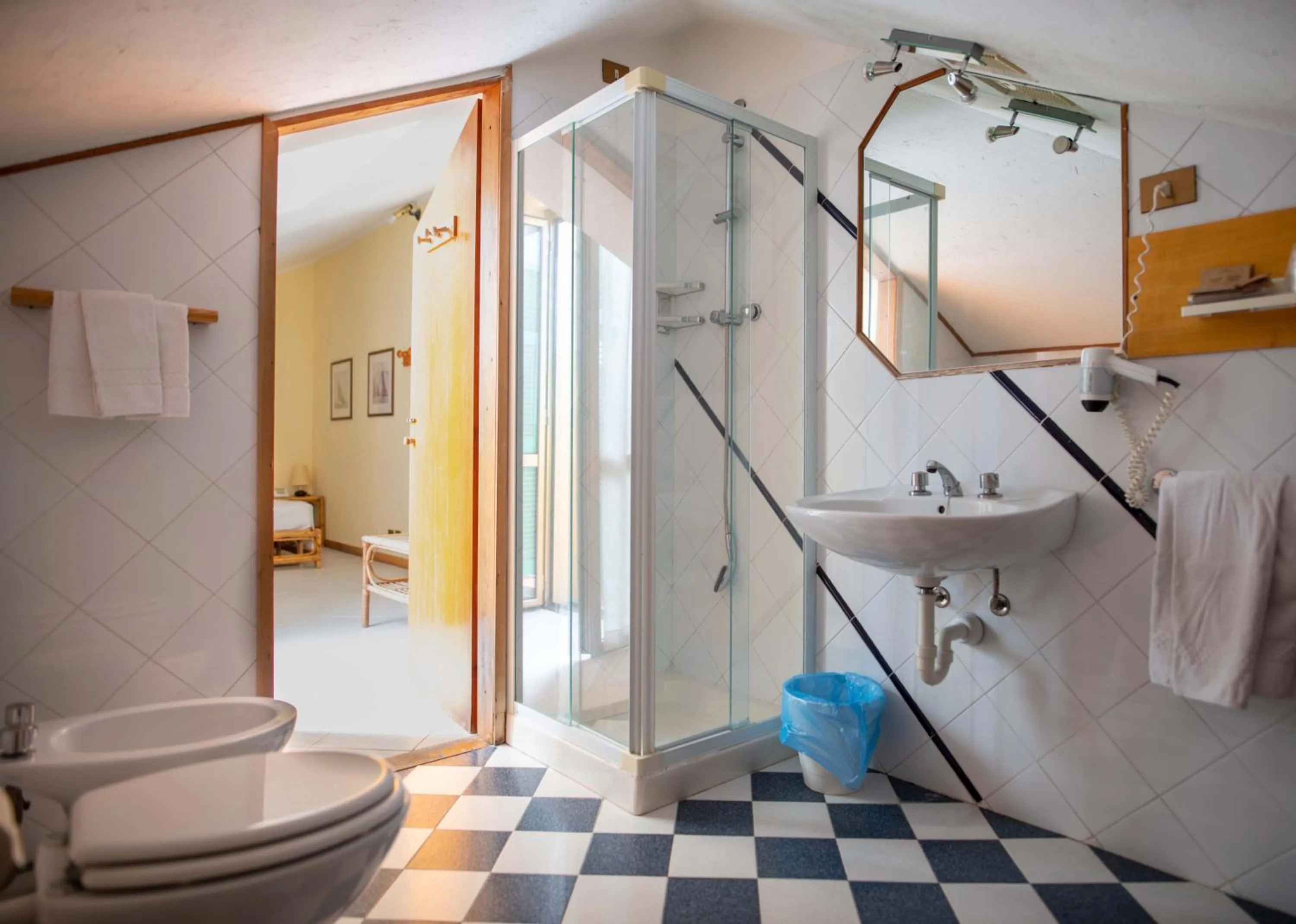 Shower in Hotel Miranda