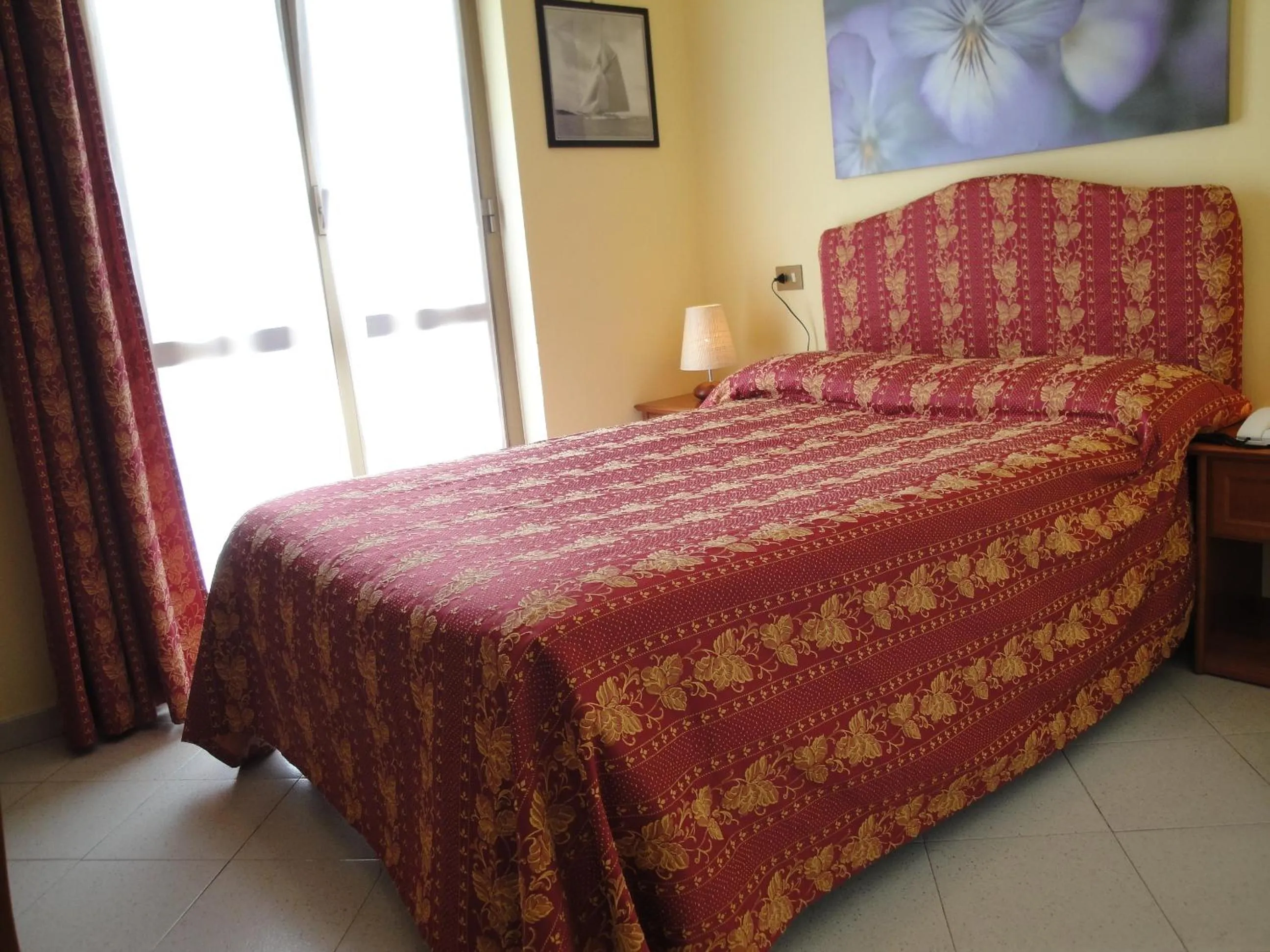 Bed in Hotel Miranda