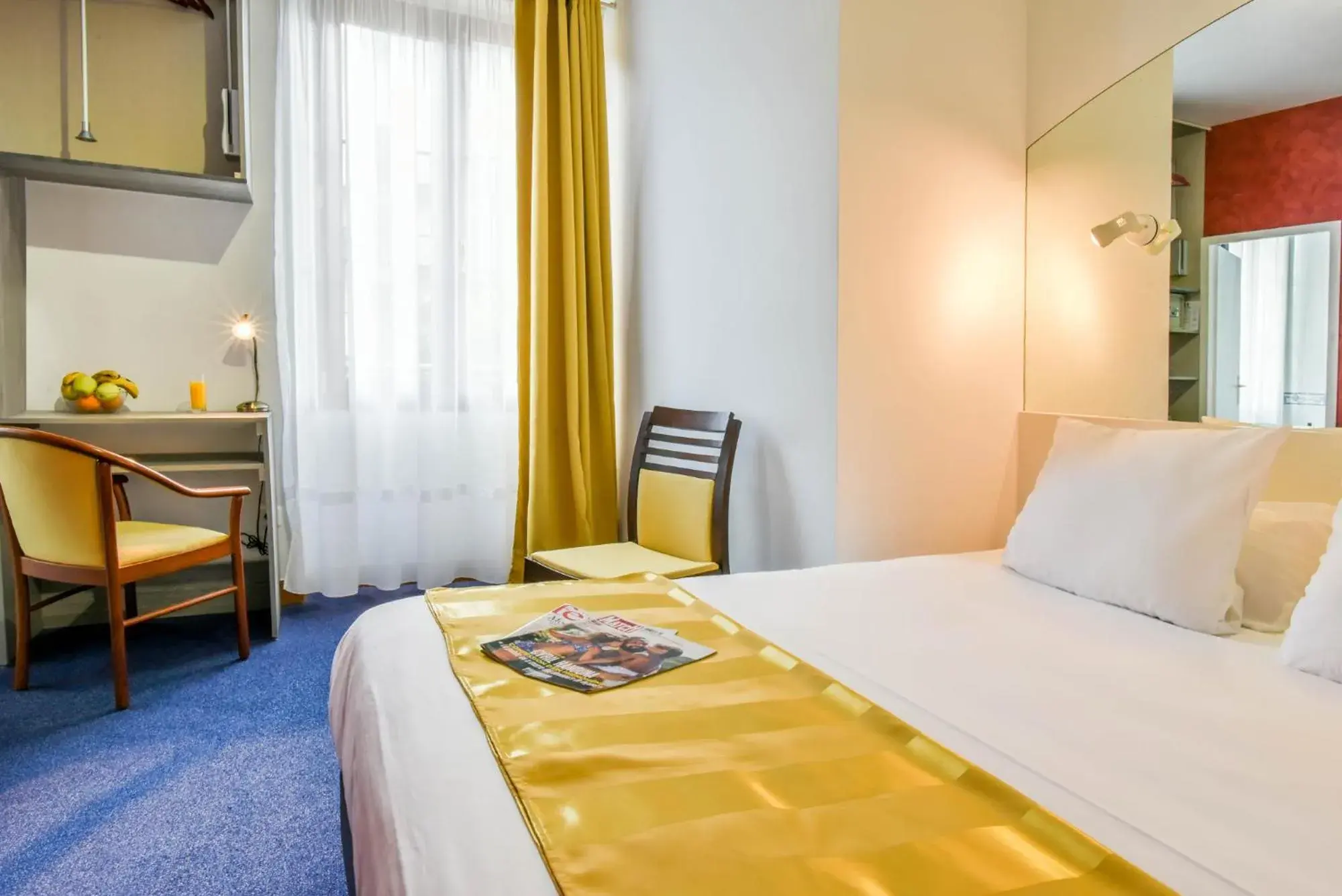 Bedroom, Bed in Logis Hotel & Restaurant Bergeret Sport Bedroom, Bed in Logis Hotel & Restaurant Bergeret Sport