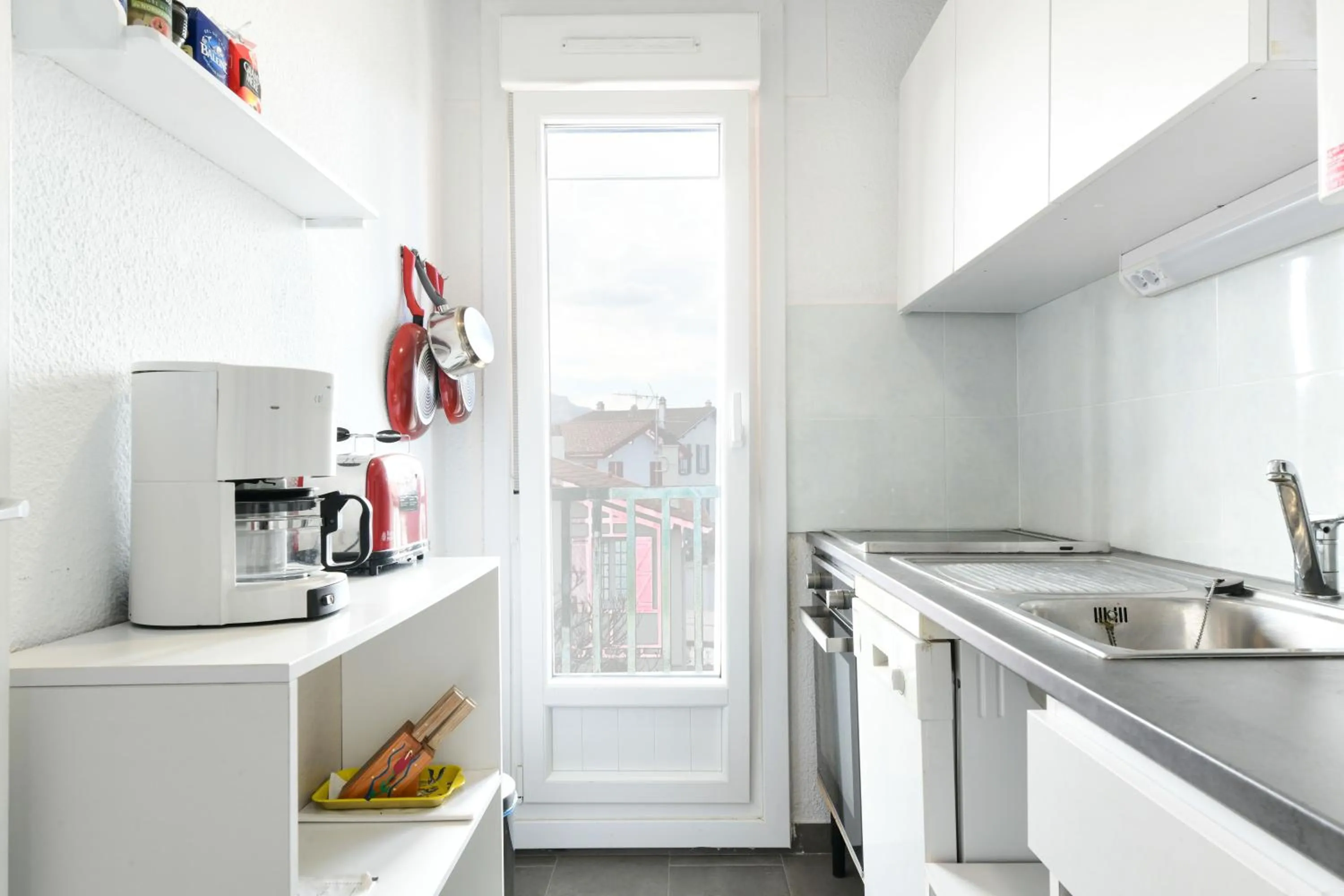 Kitchen or kitchenette in Logis Hotel & Restaurant Bergeret Sport