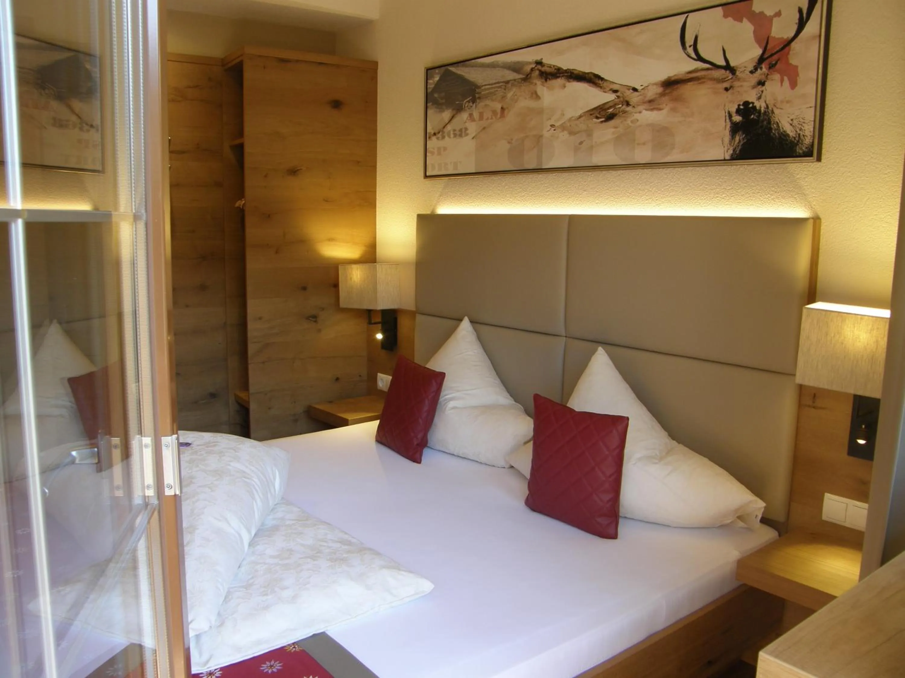 Photo of the whole room, Bed in Sportalm