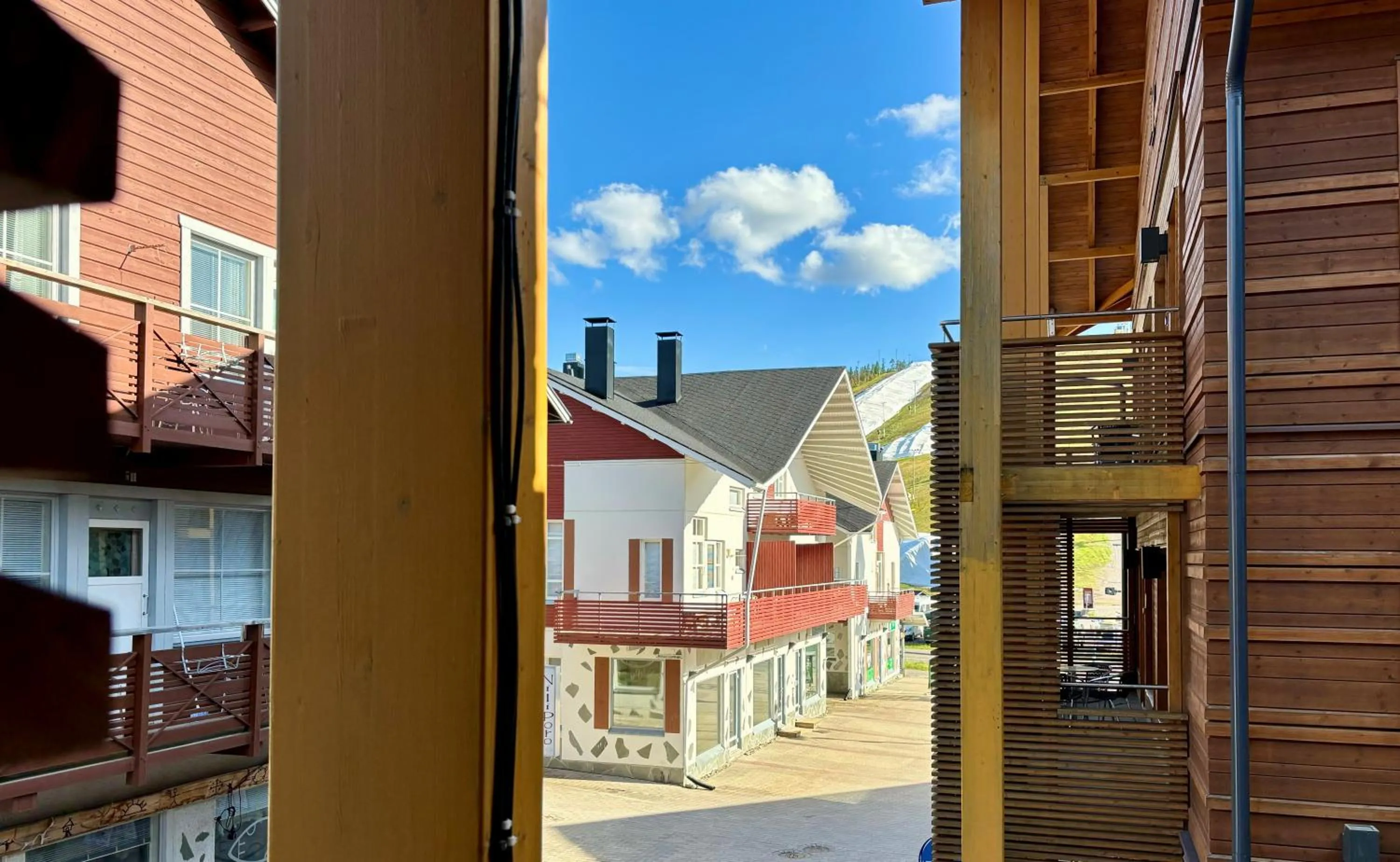 Quiet street view in Levi Suites Levi Gold