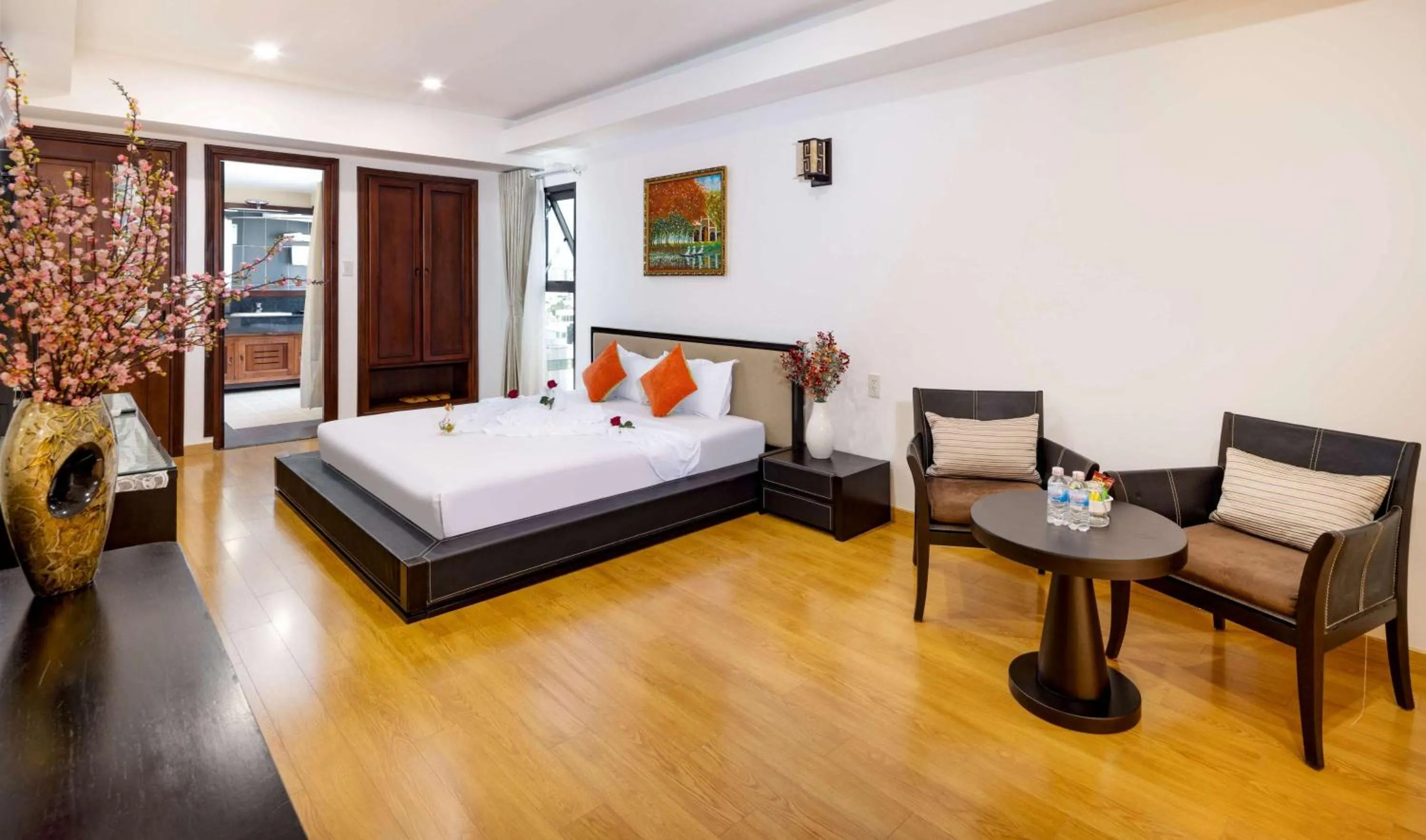 Seating area, Bed in The Summer Hotel