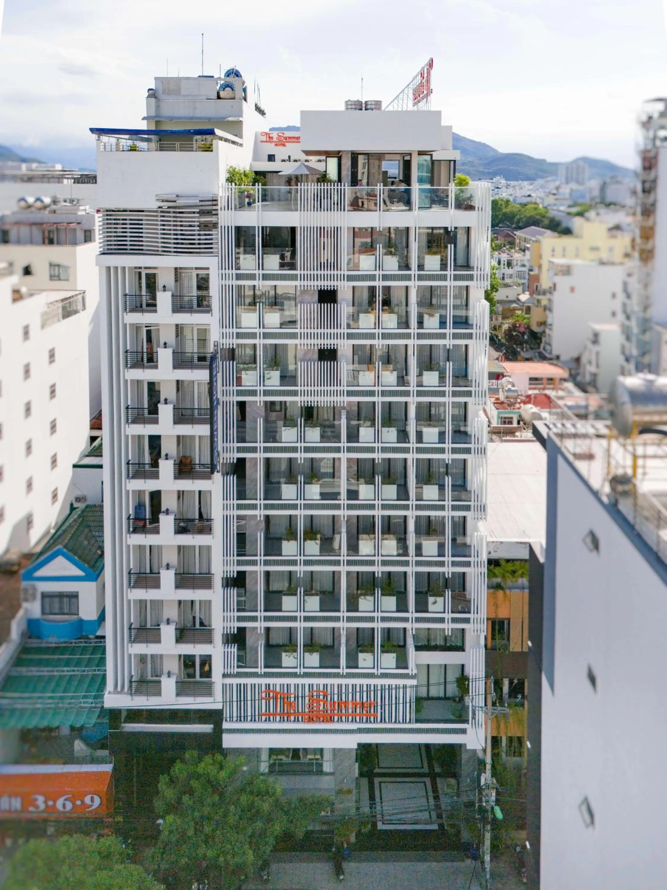 Bird's eye view in The Summer Hotel