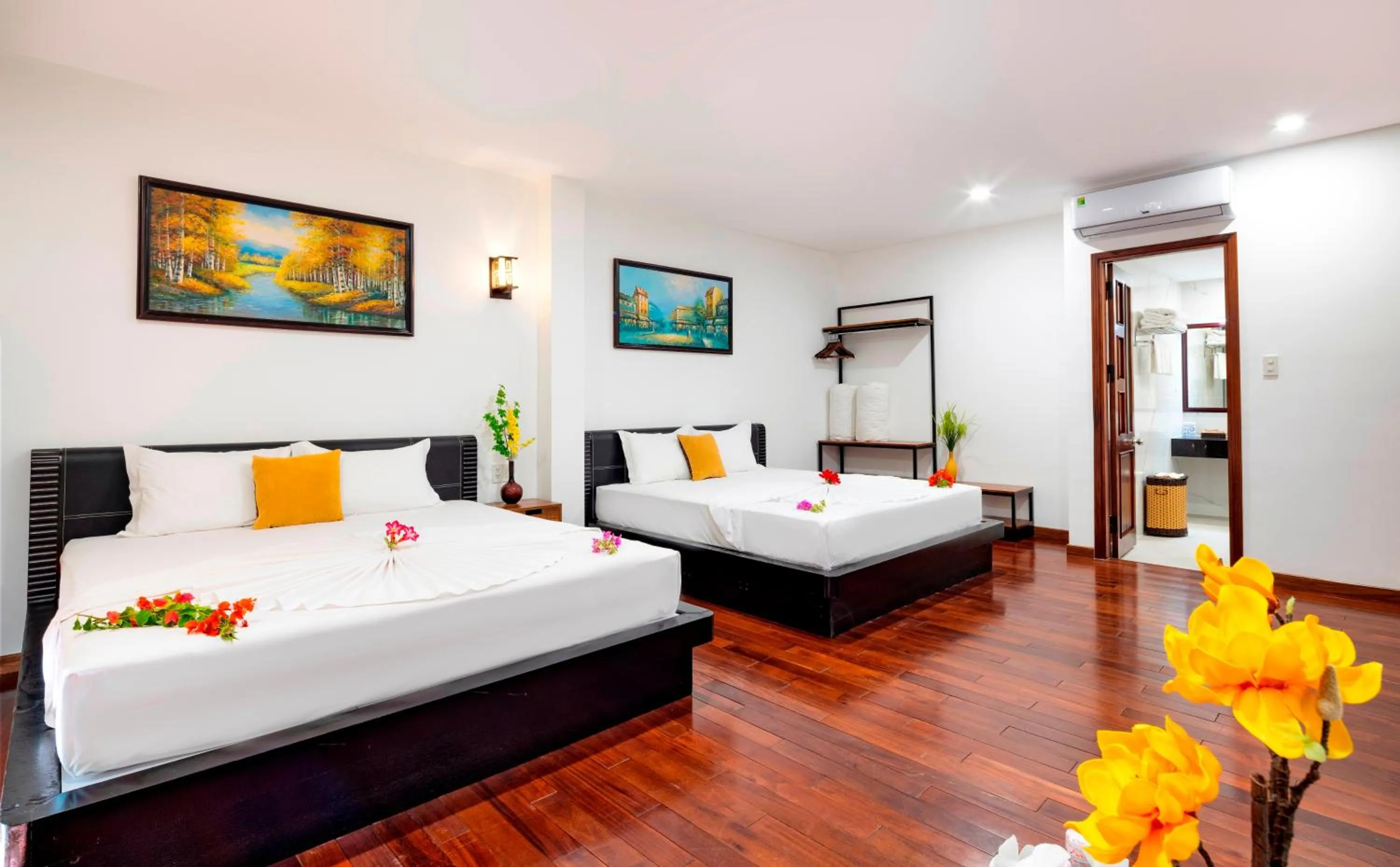 Photo of the whole room, Bed in The Summer Hotel