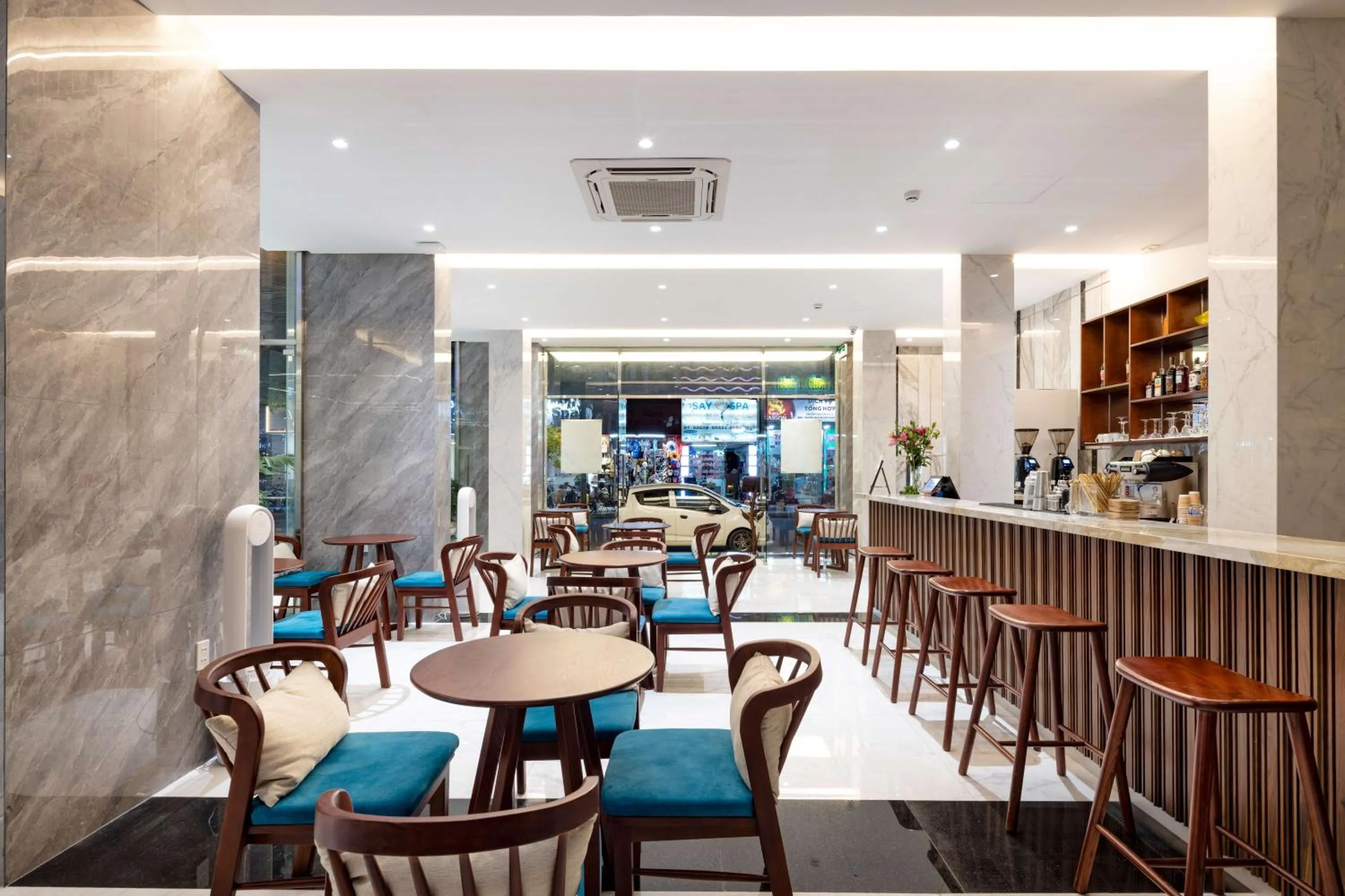 Restaurant/places to eat in The Summer Hotel