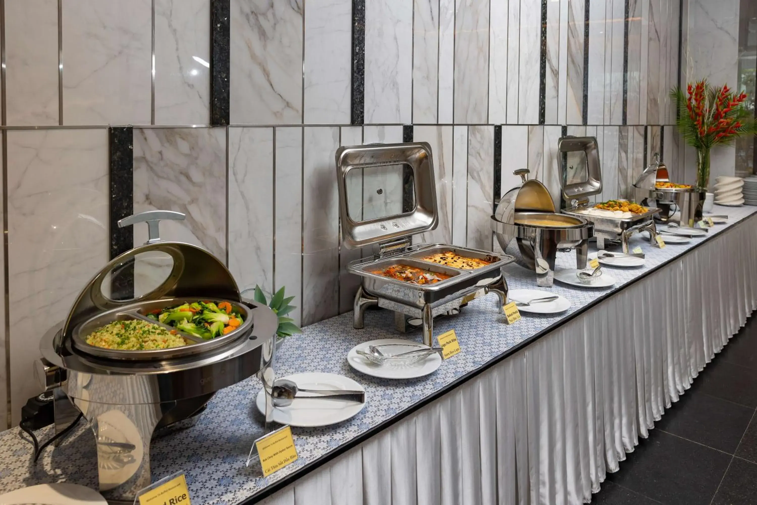 Restaurant/places to eat in The Summer Hotel Restaurant/places to eat in The Summer Hotel