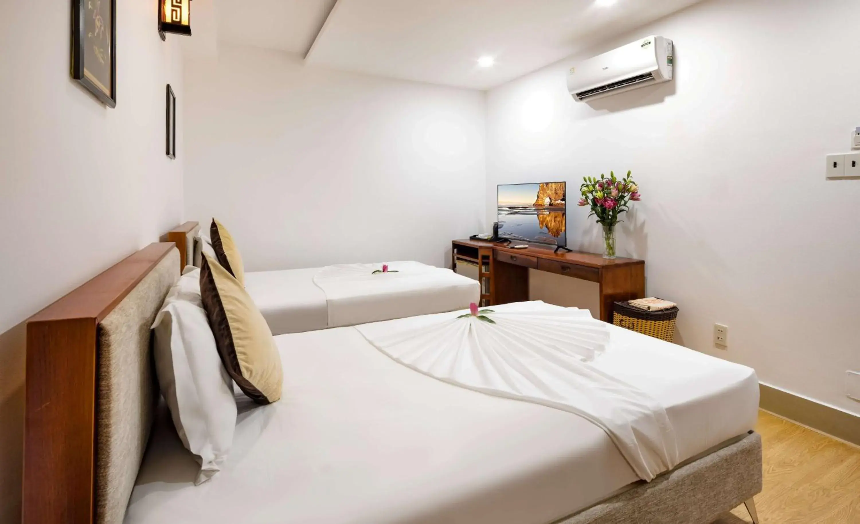 Photo of the whole room, Bed in The Summer Hotel Photo of the whole room, Bed in The Summer Hotel