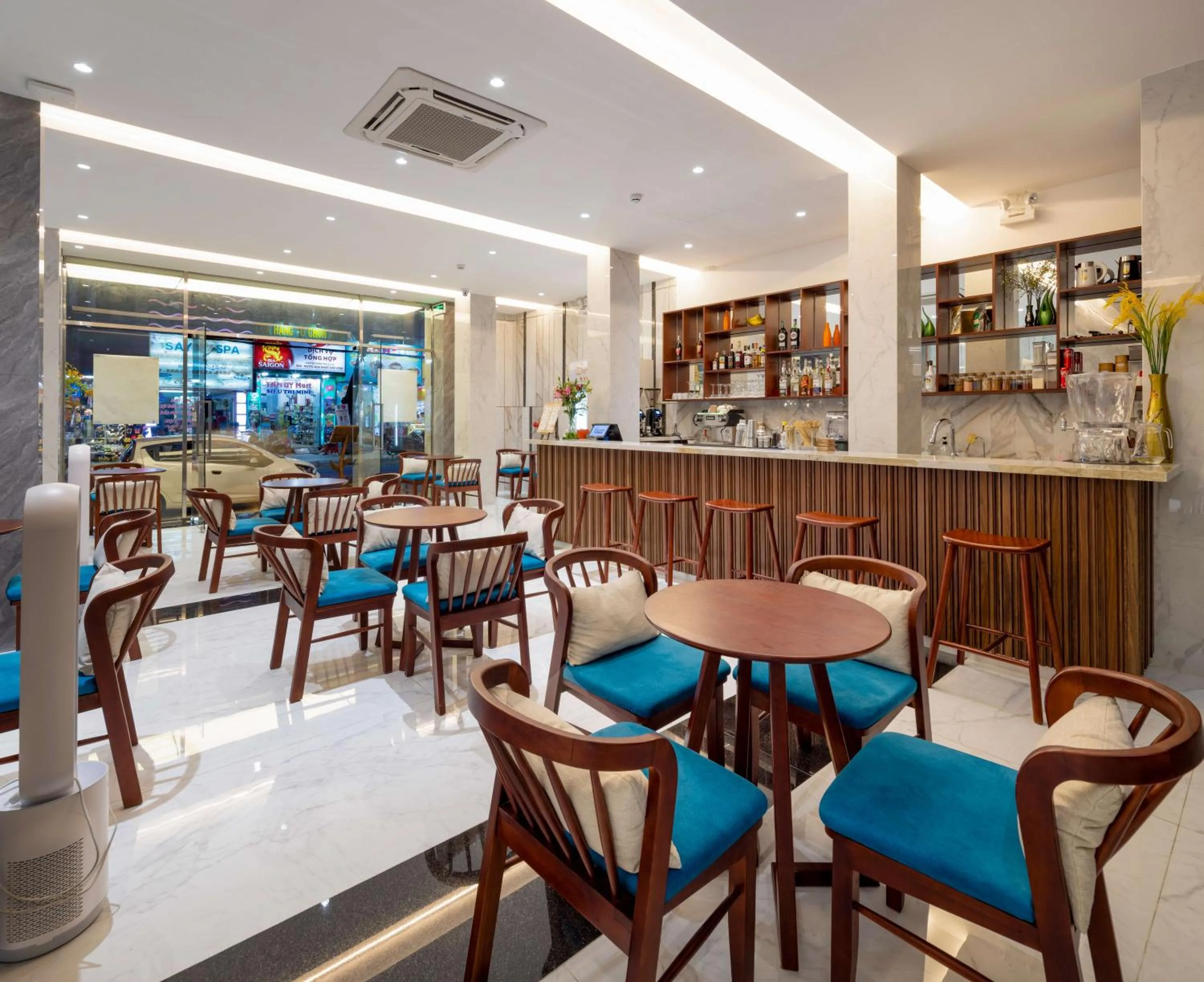 Restaurant/places to eat in The Summer Hotel