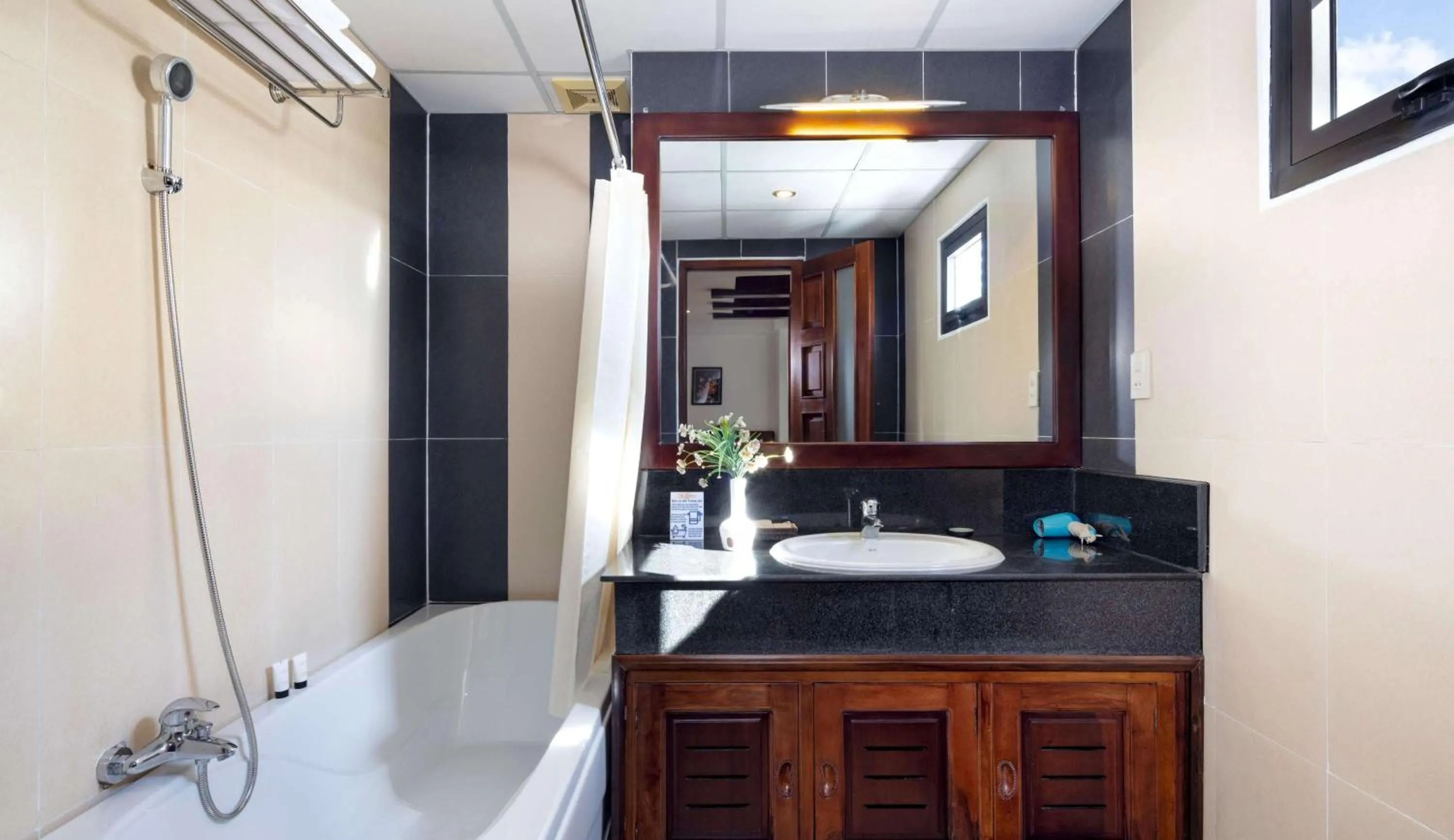 Shower in The Summer Hotel