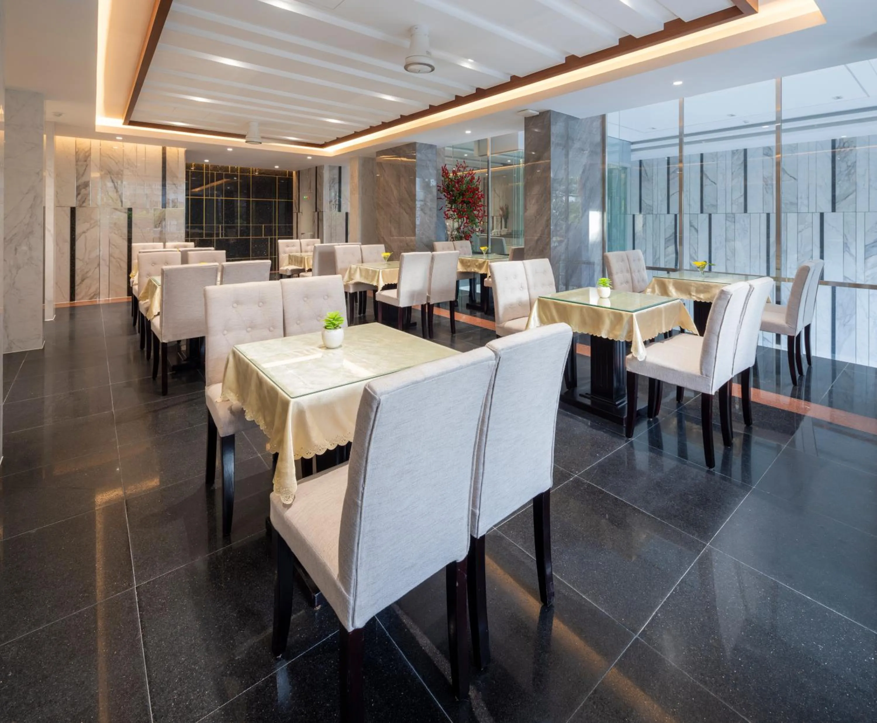 Restaurant/places to eat in The Summer Hotel