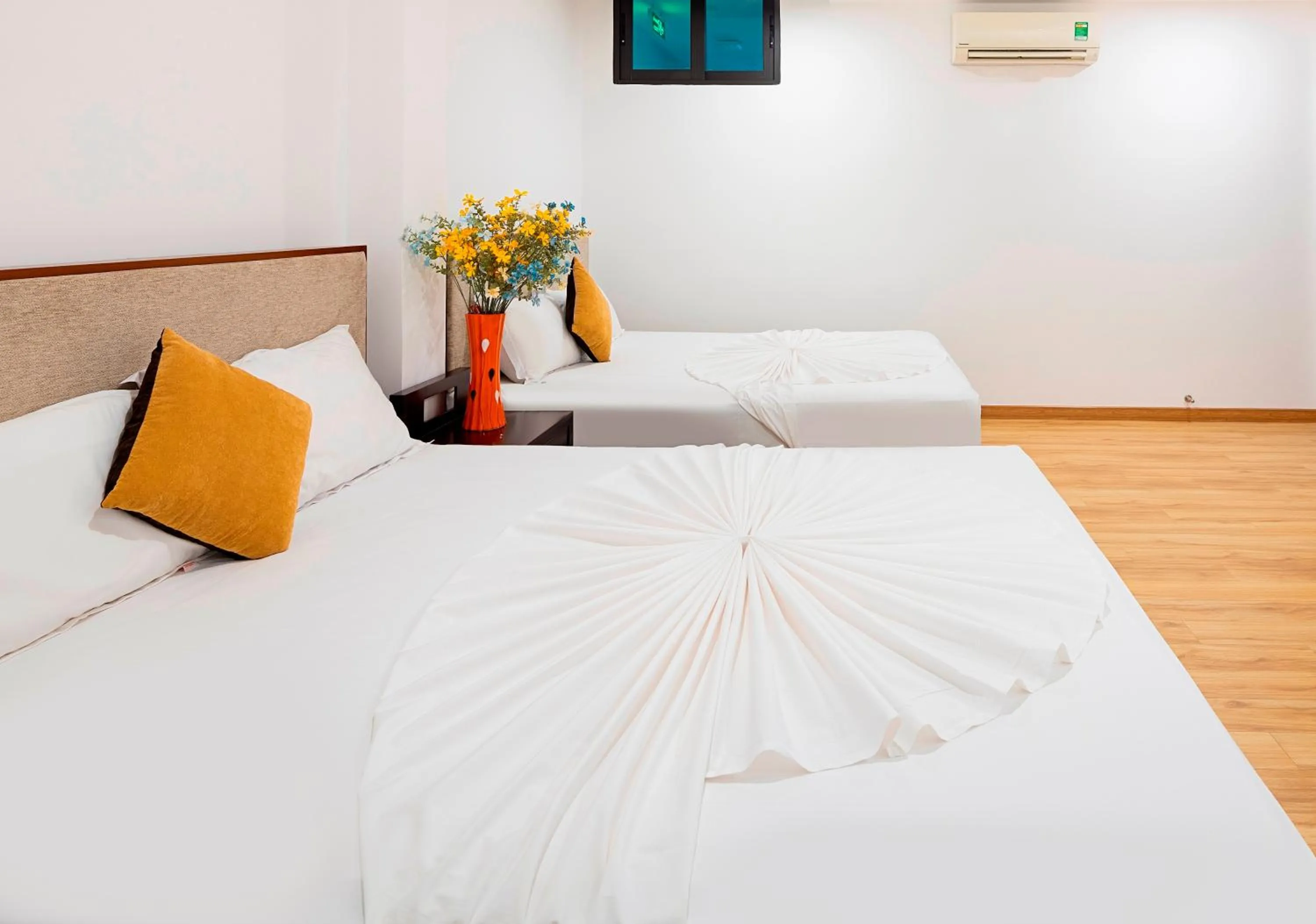 Bedroom, Bed in The Summer Hotel