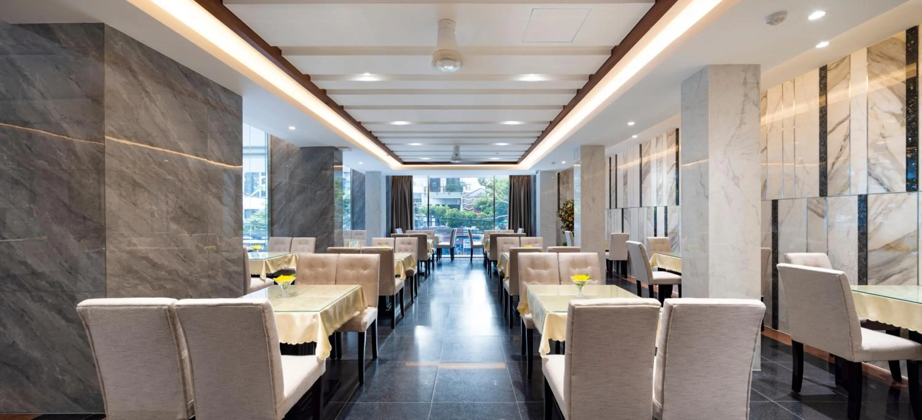 Restaurant/places to eat in The Summer Hotel