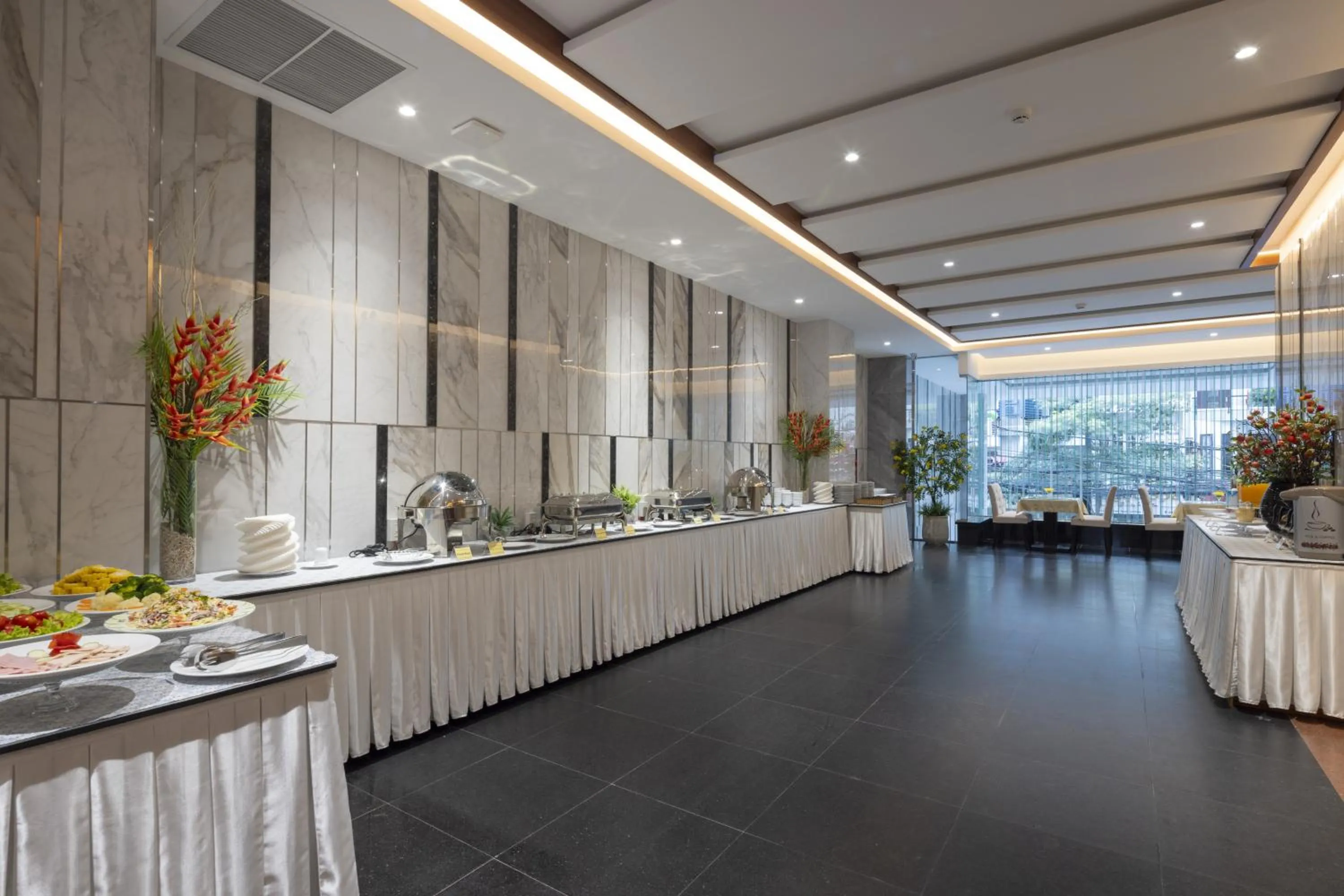 Restaurant/places to eat in The Summer Hotel