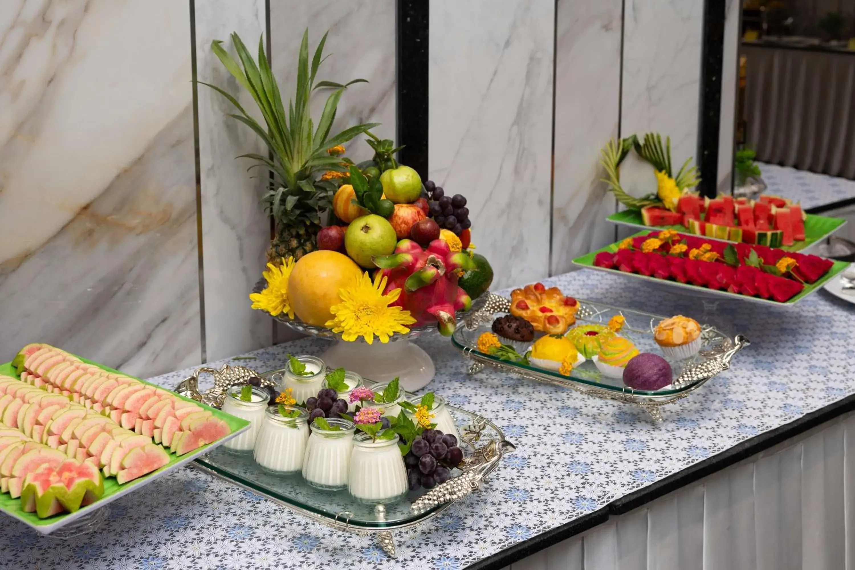 Food and drinks in The Summer Hotel Food and drinks in The Summer Hotel