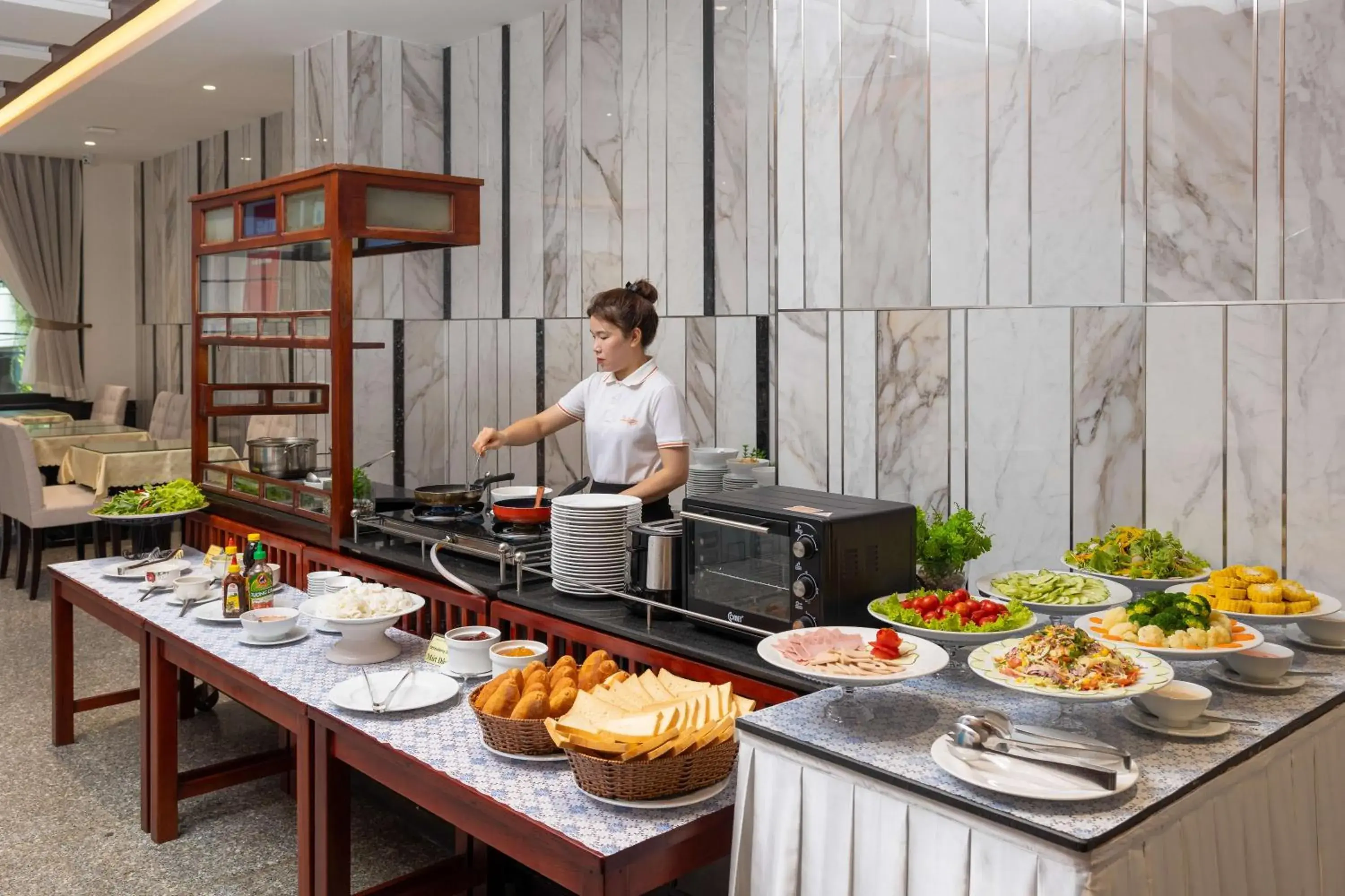 Restaurant/places to eat in The Summer Hotel Restaurant/places to eat in The Summer Hotel