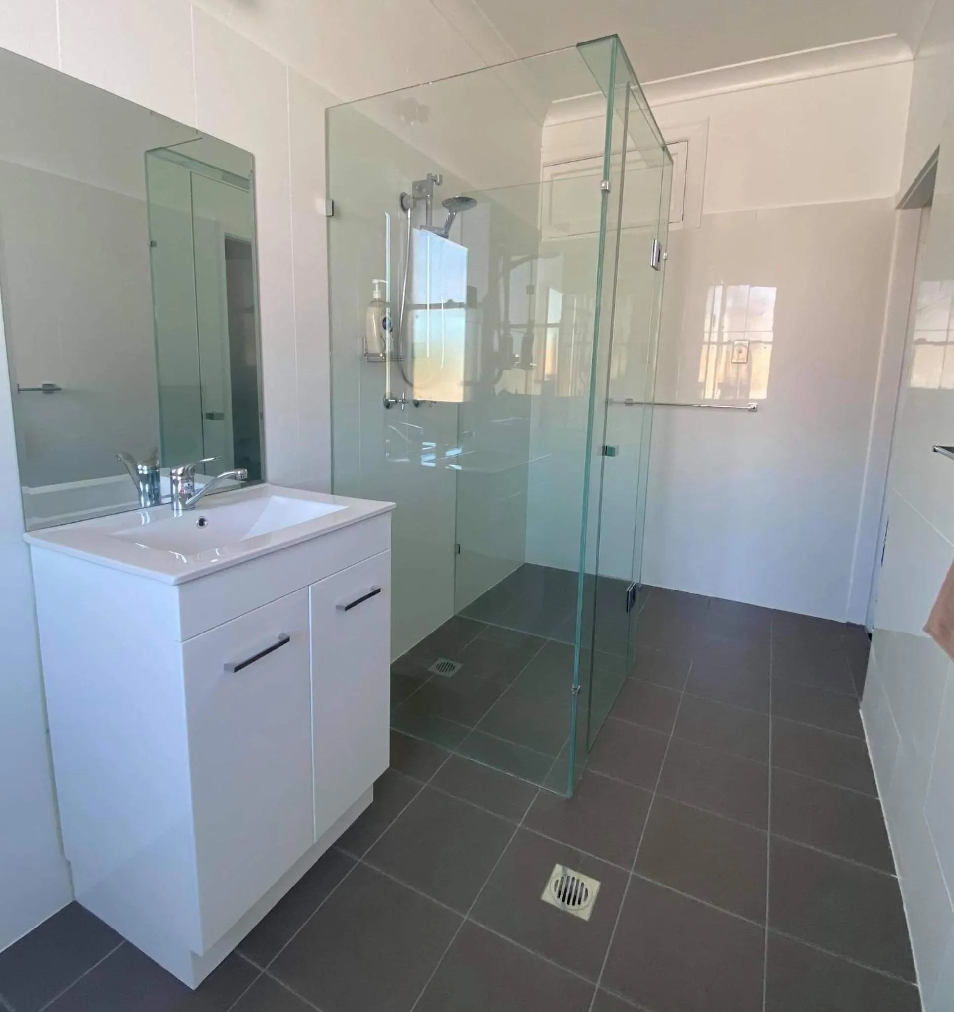 Bathroom in Imperial Hotel Coonabarabran