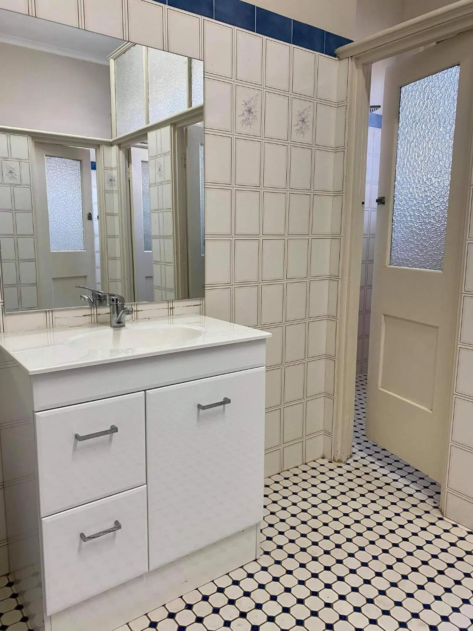 Bathroom in Imperial Hotel Coonabarabran