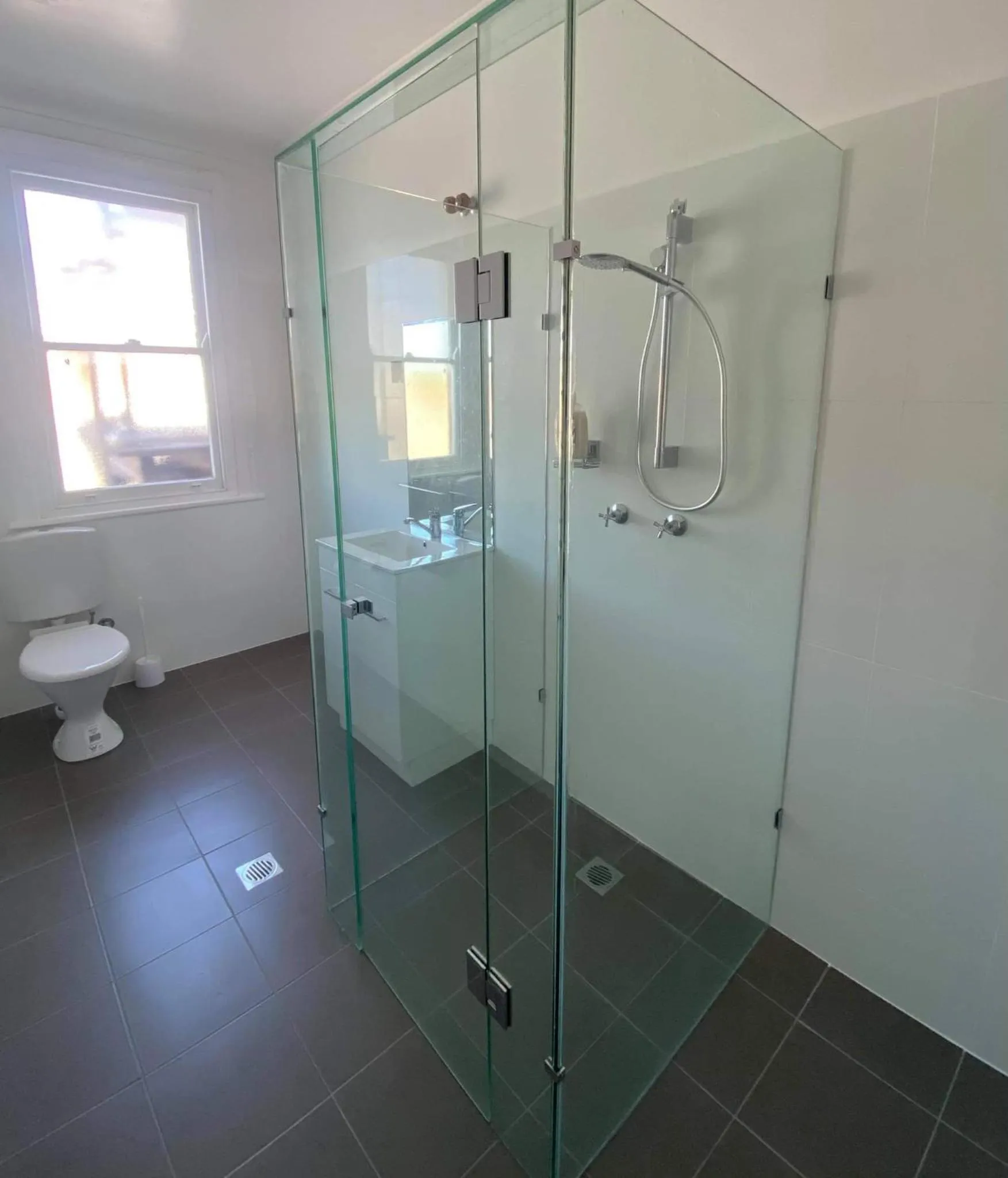 Bathroom in Imperial Hotel Coonabarabran